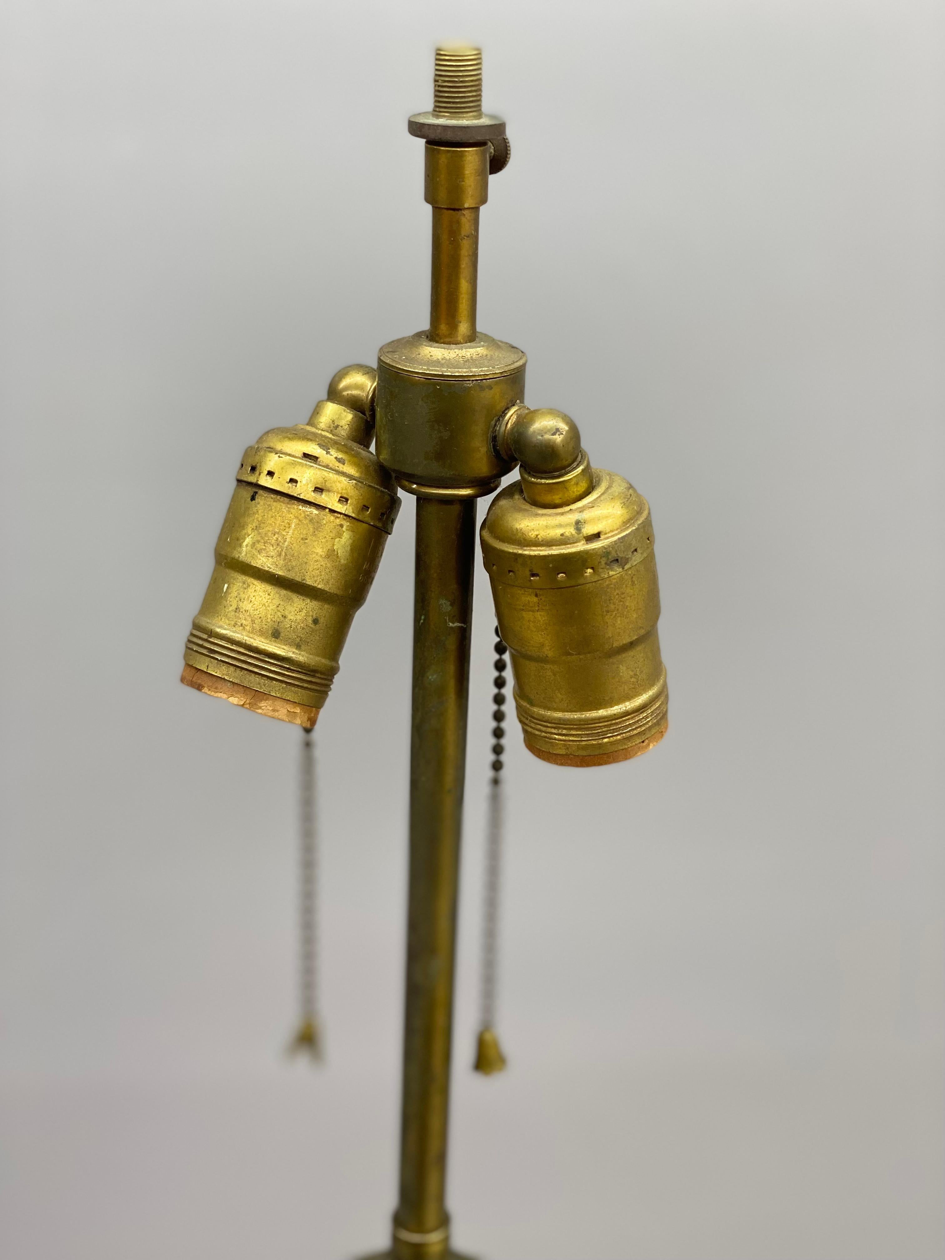 Mid Century Modern Rosa geblasenem Glas Genie Flasche geformt Tischlampe im Angebot 3