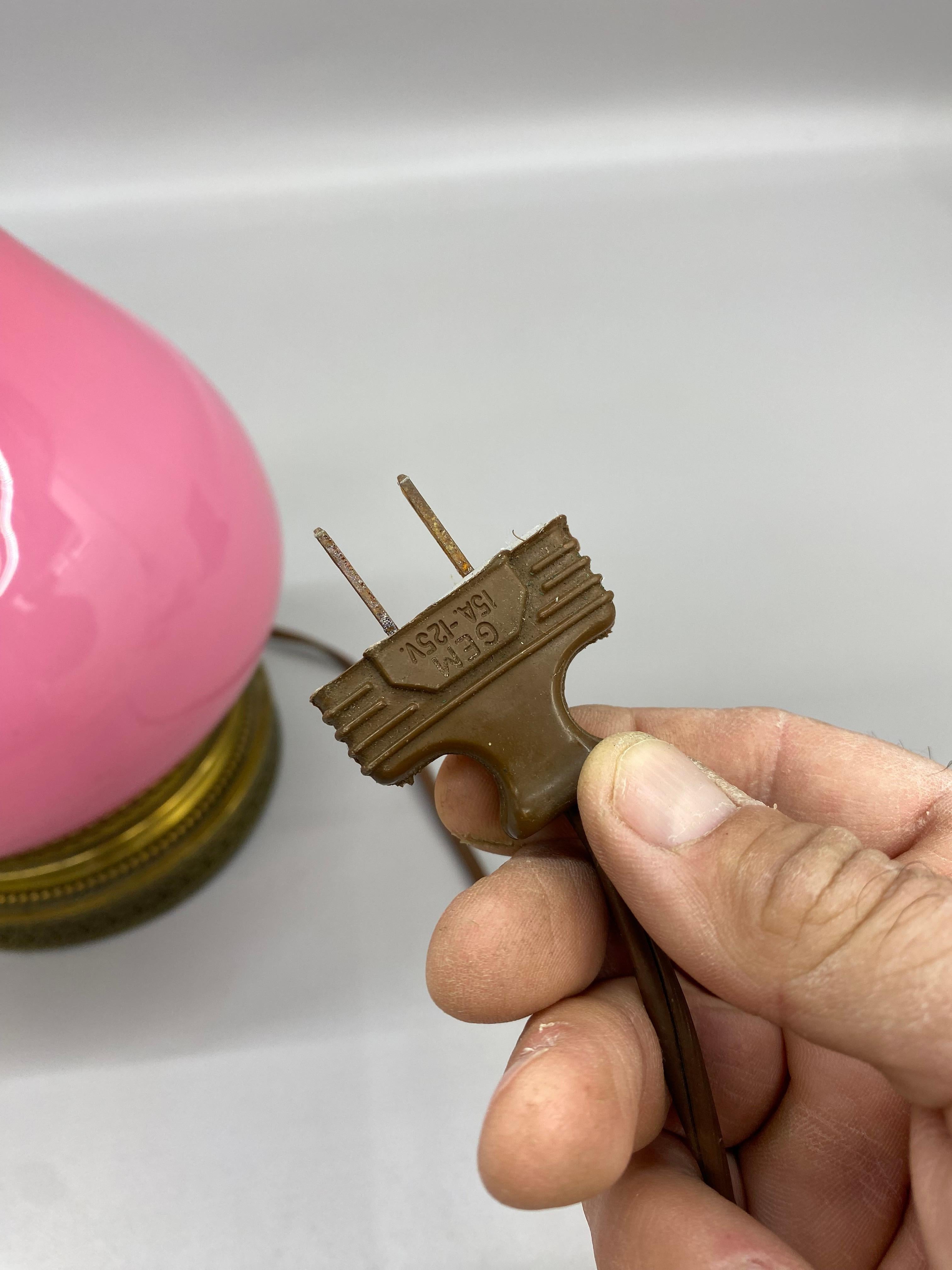 Mid Century Modern Rosa geblasenem Glas Genie Flasche geformt Tischlampe im Angebot 6