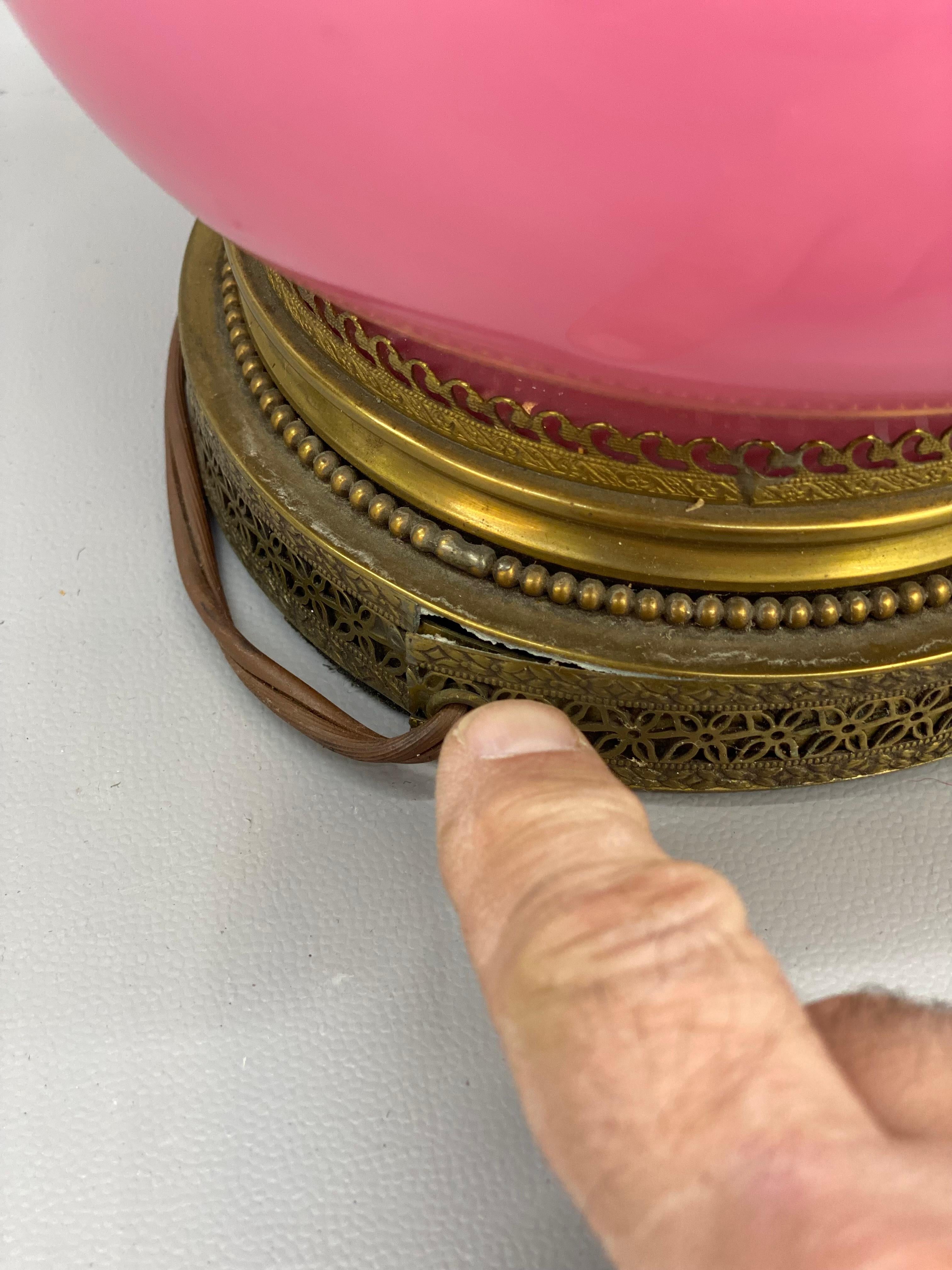 Mid Century Modern Rosa geblasenem Glas Genie Flasche geformt Tischlampe im Angebot 1