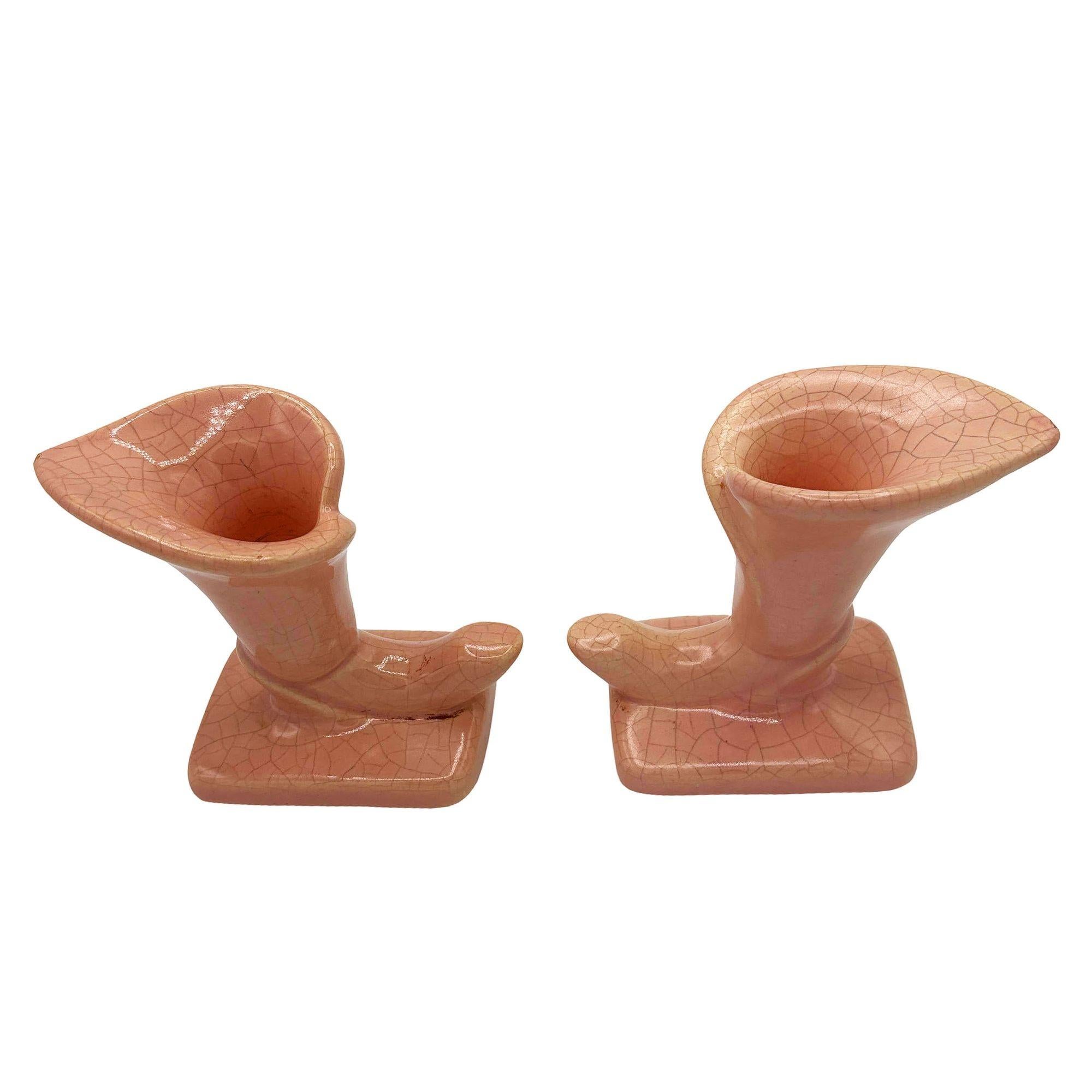 Pareja de jarrones de cerámica con forma de cuerno de cala rosa, modernos de mediados de siglo Moderno de mediados de siglo en venta