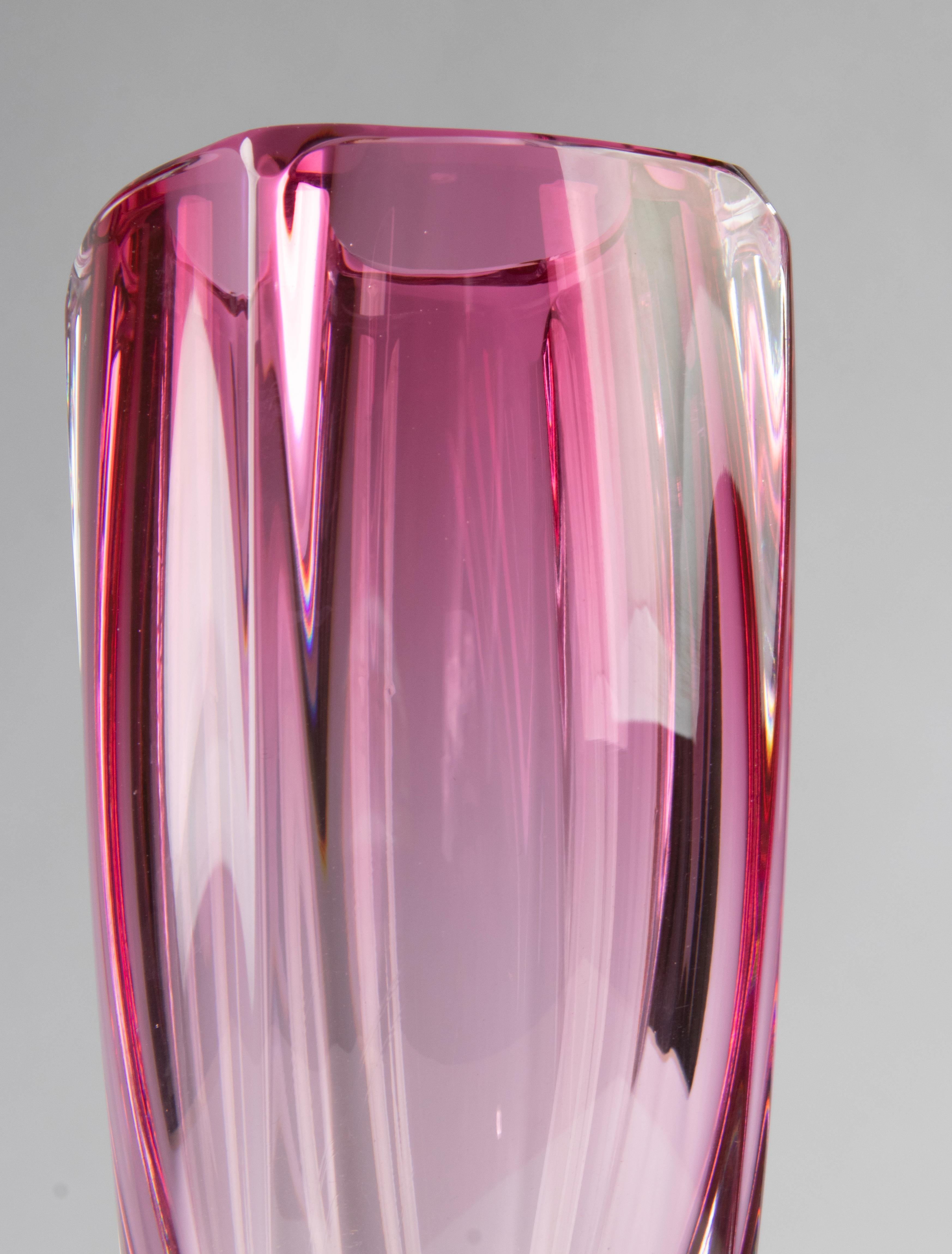 Moderne rosa Kristallvase aus der Mitte des Jahrhunderts – Val Saint Lambert  (Handgefertigt) im Angebot