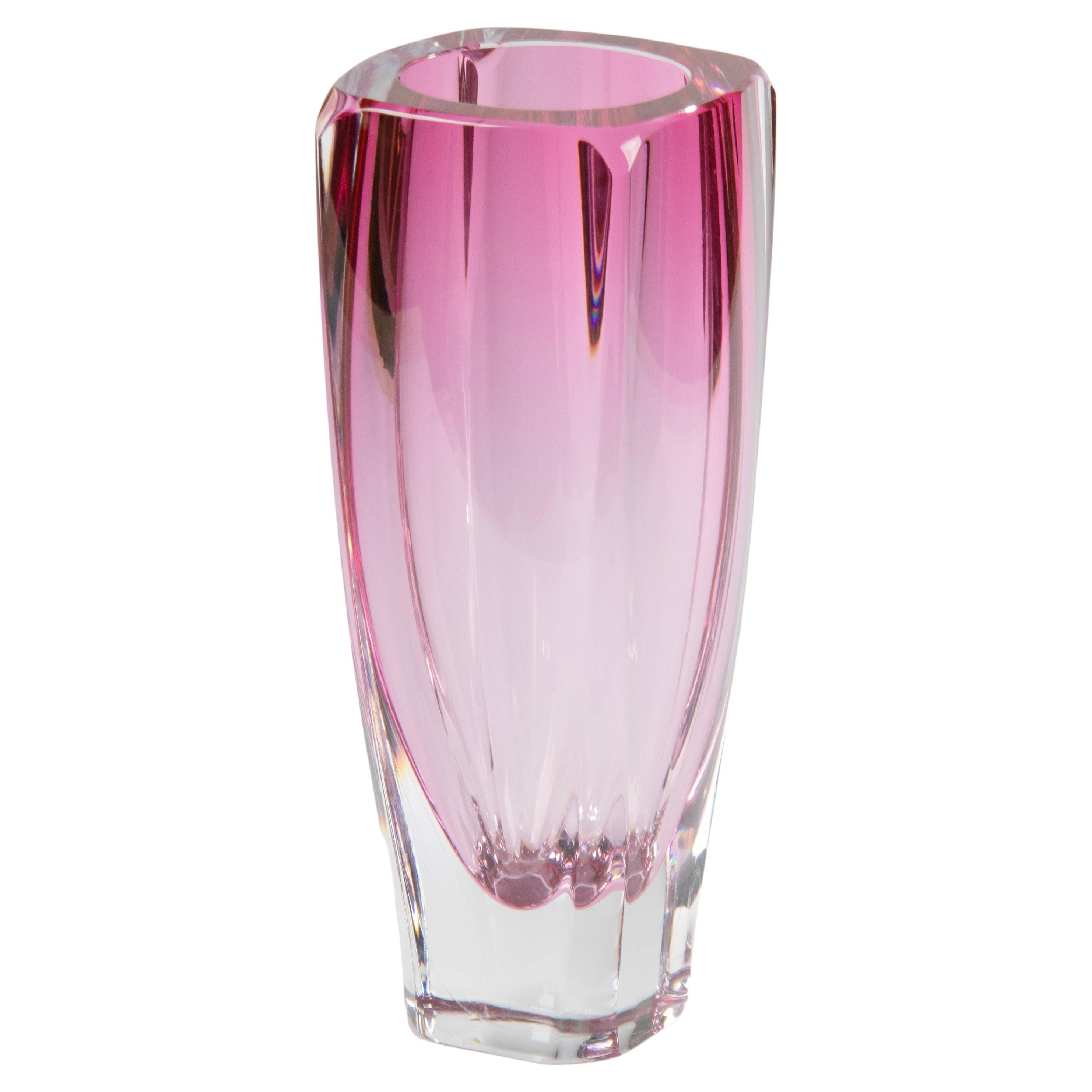 Vase en cristal rose moderne du milieu du siècle dernier - Val Saint Lambert 