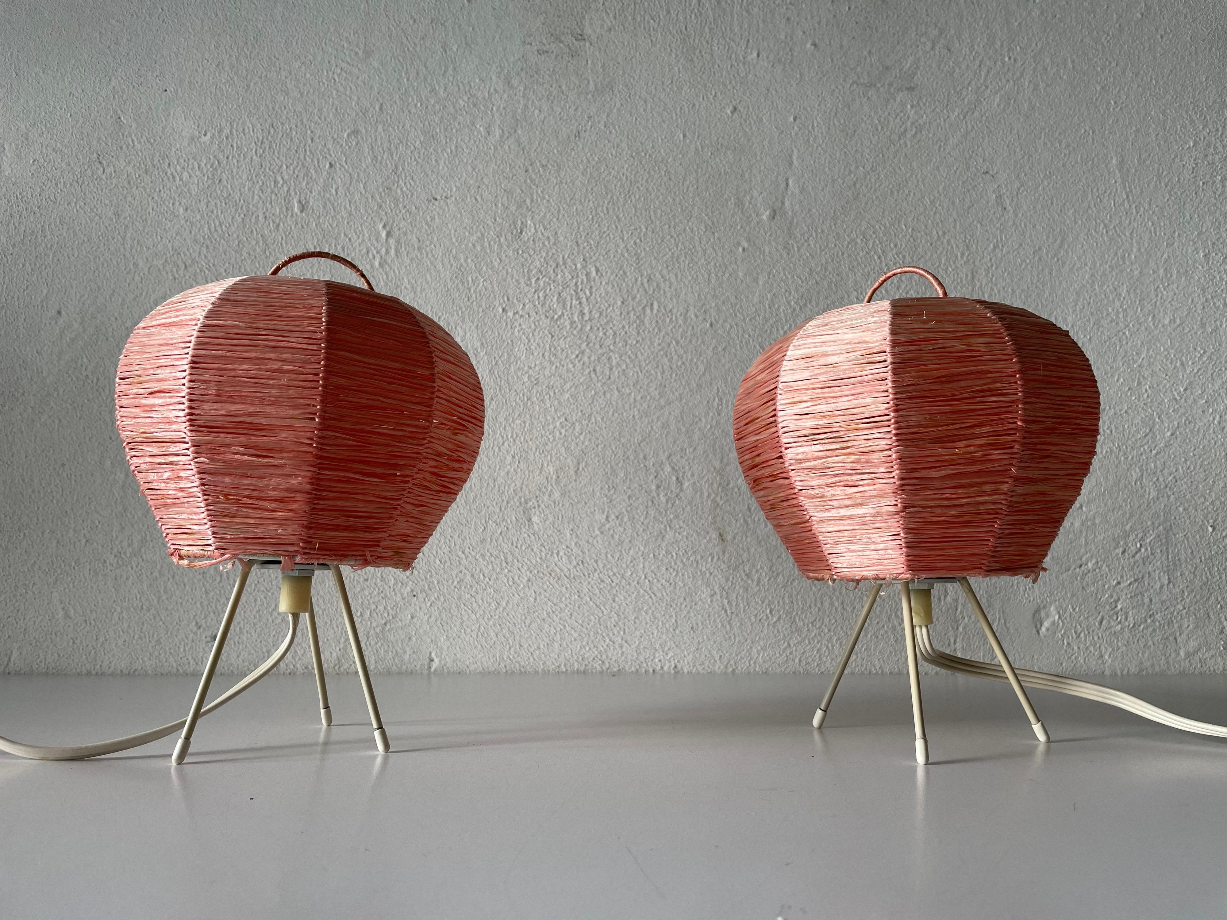 Mid-Century Modern Pink Raffia Tripod Pair of Bedside Lamps, 1950s, Germany In Excellent Condition In Hagenbach, DE