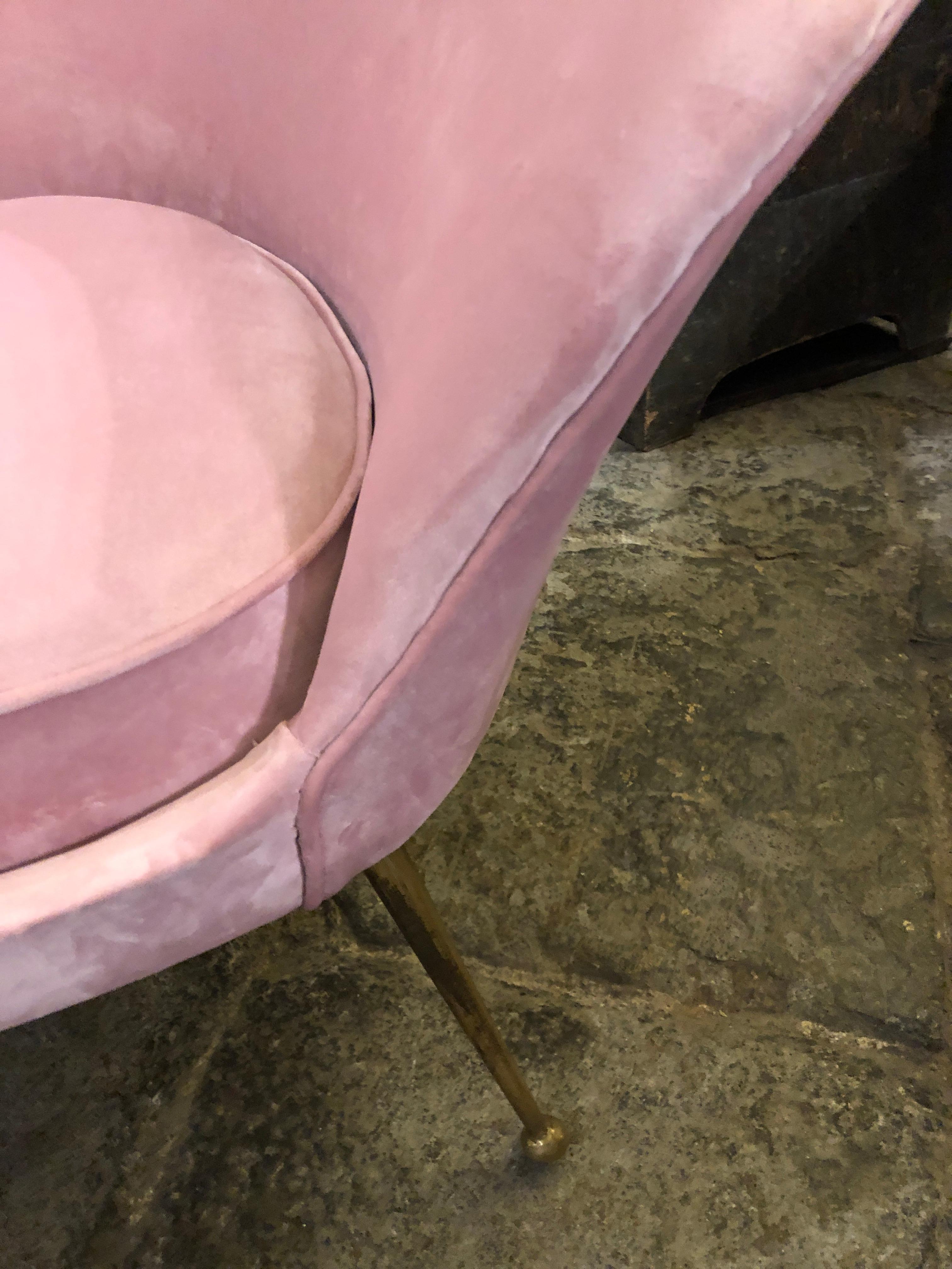 1950s Stylish Mid-Century Modern Pink Velvet and Brass Italian Armchair 6