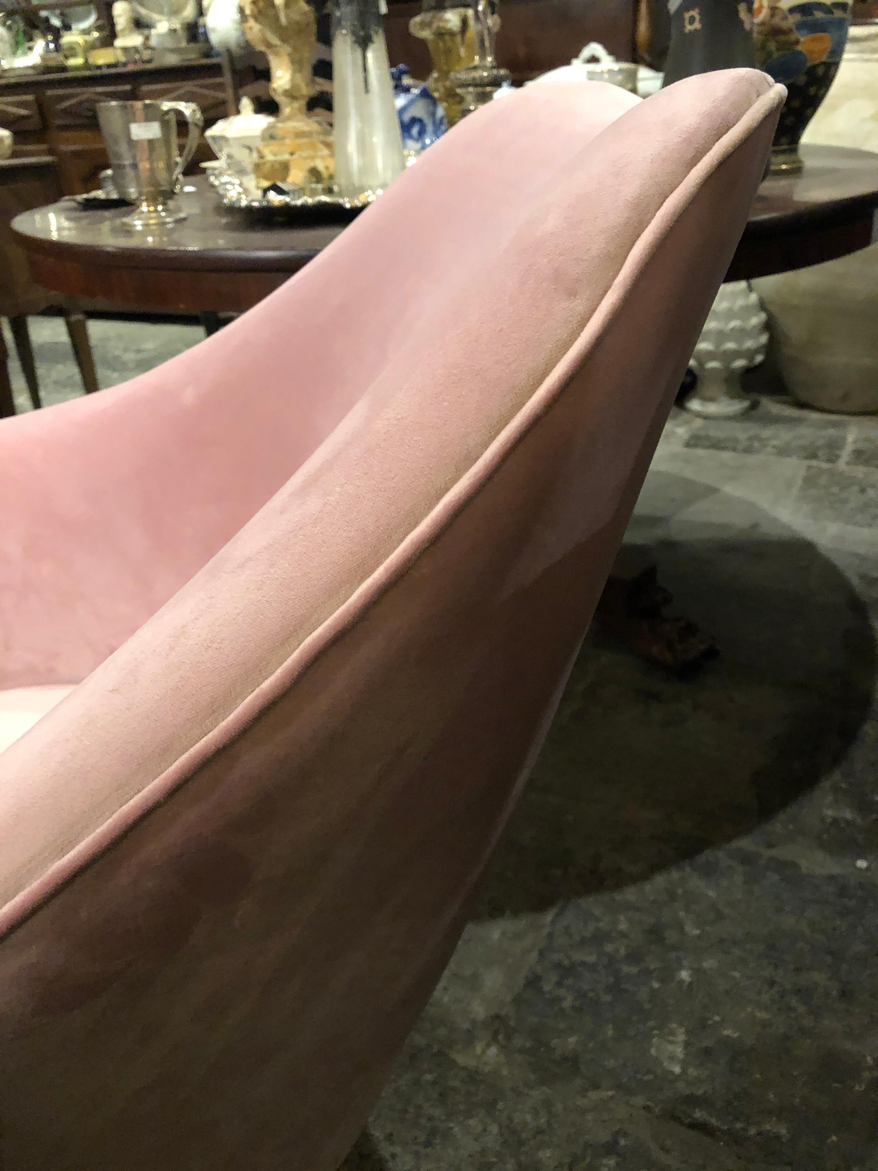 1950s Stylish Mid-Century Modern Pink Velvet and Brass Italian Armchair 2