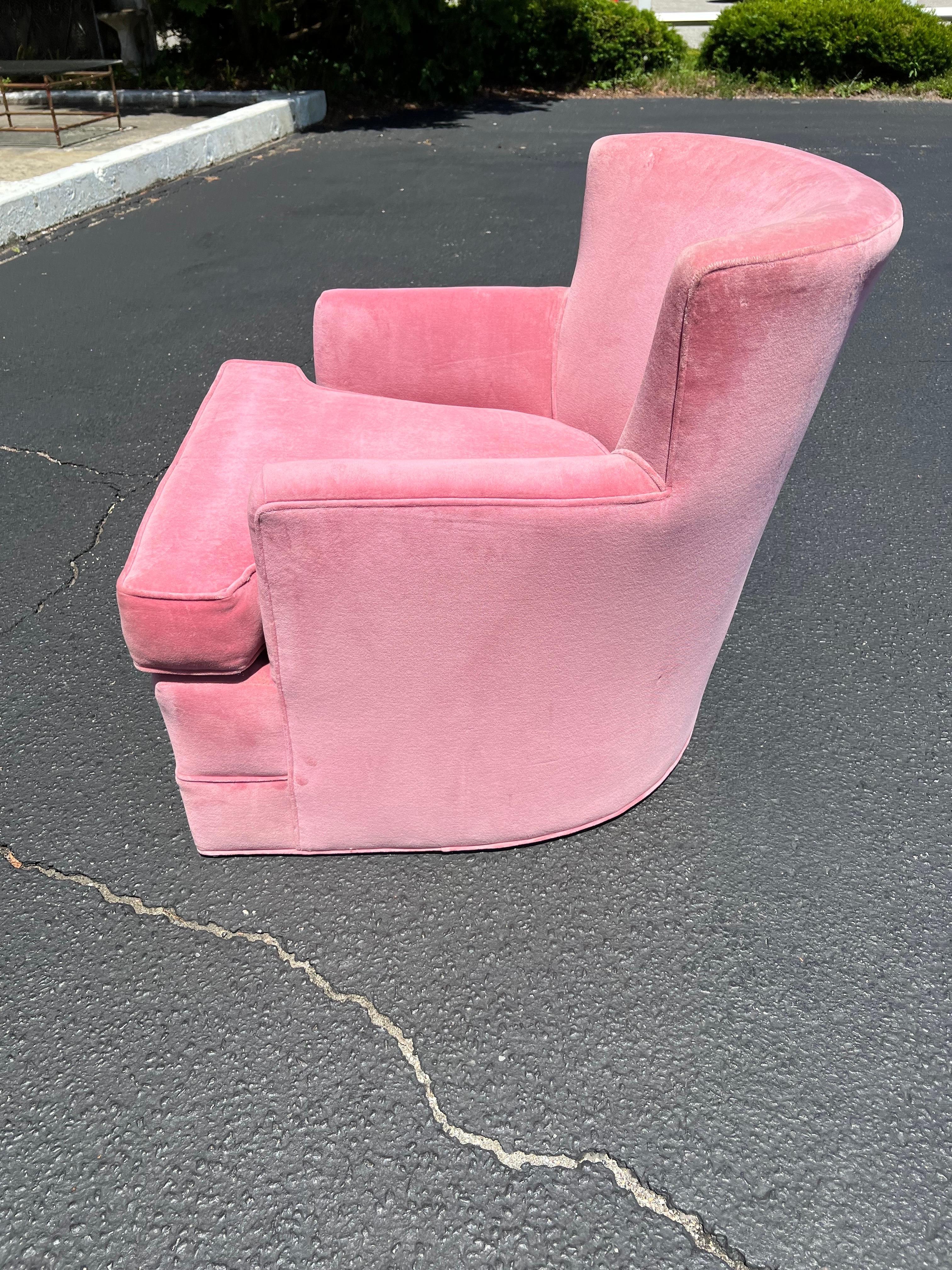 Mid-Century Modern Pink Velvet Club Chair For Sale 6