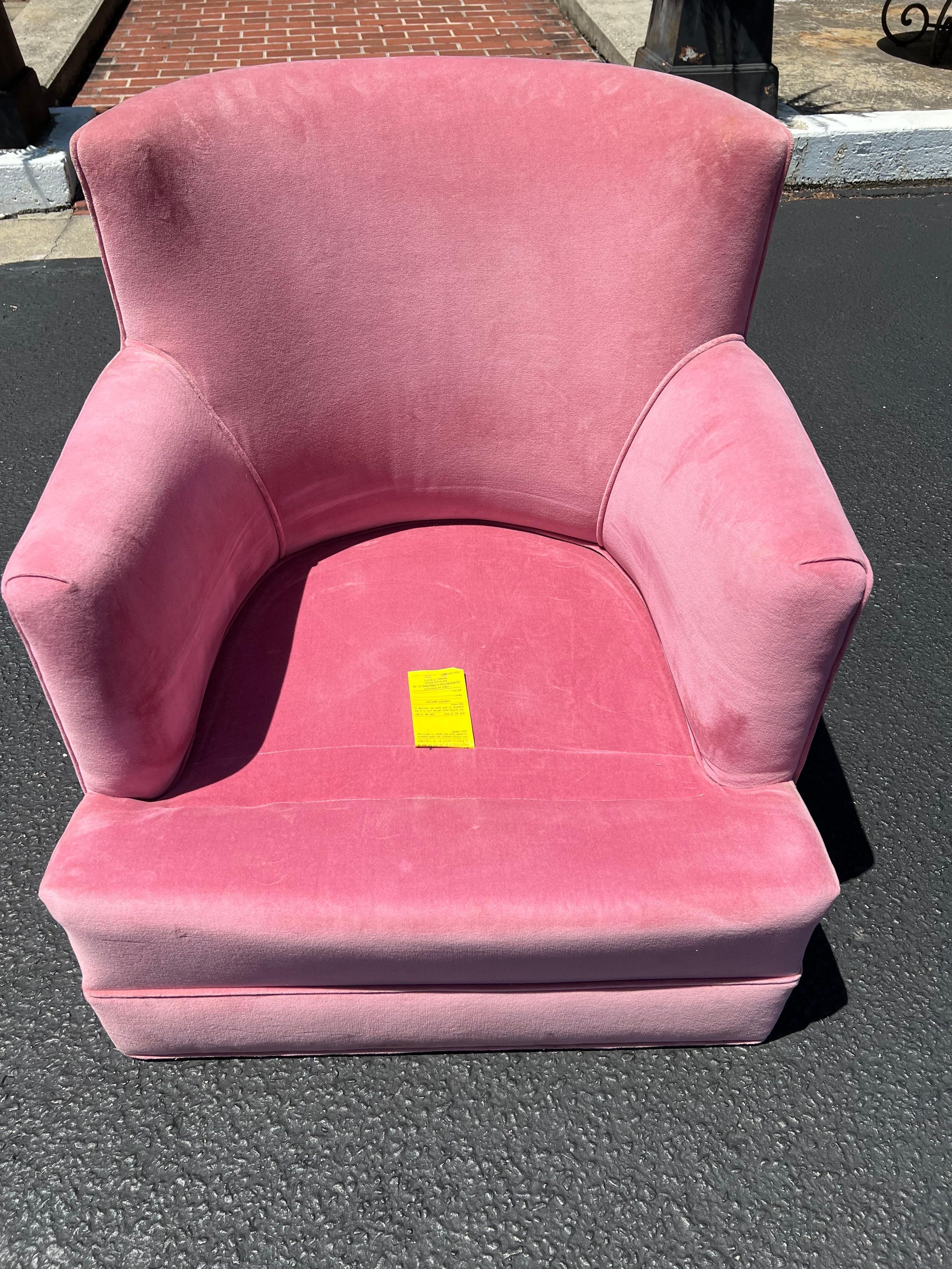Mid-Century Modern Pink Velvet Club Chair For Sale 9
