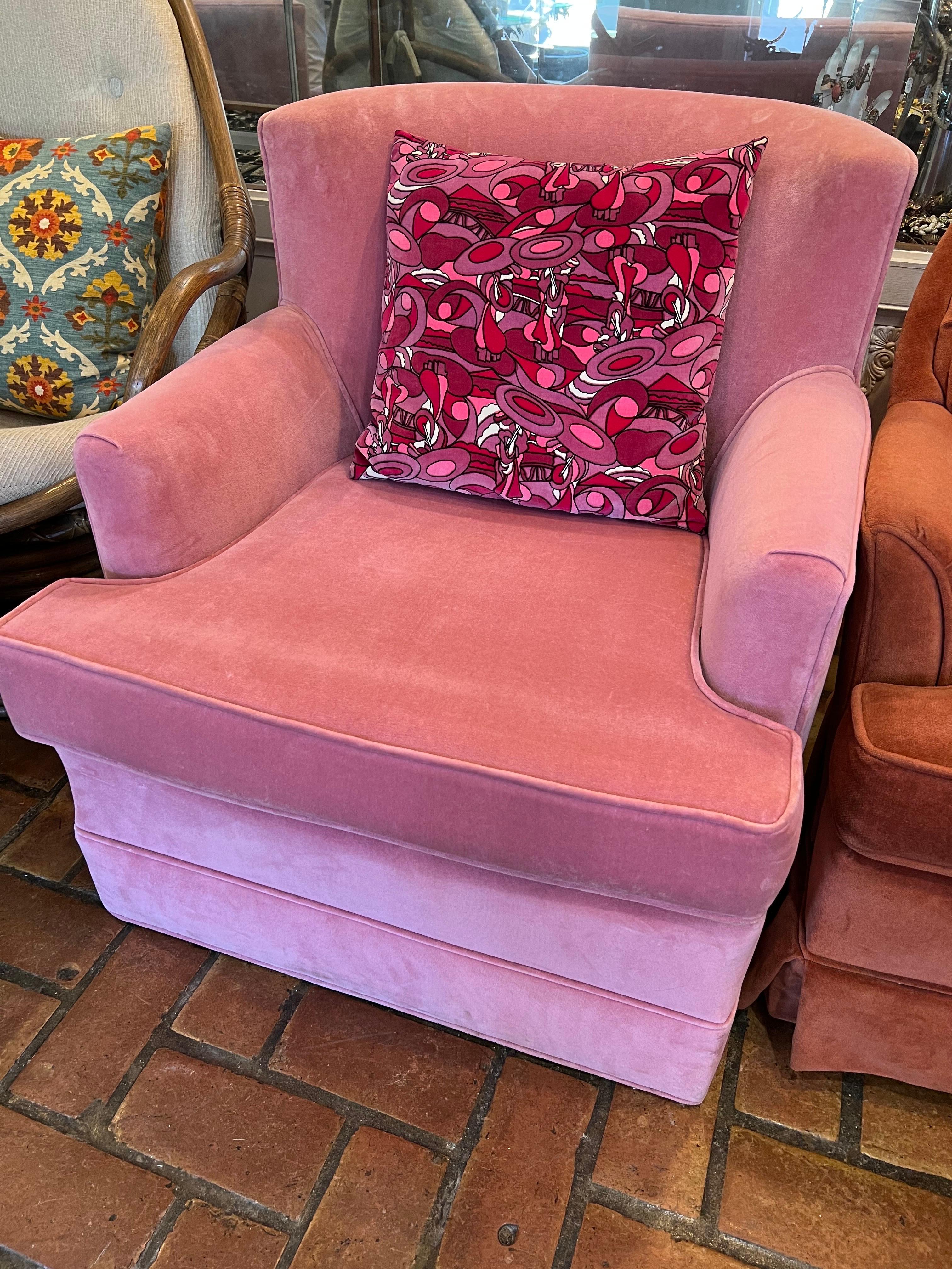 Mid-Century Modern Pink Velvet Club Chair For Sale 12