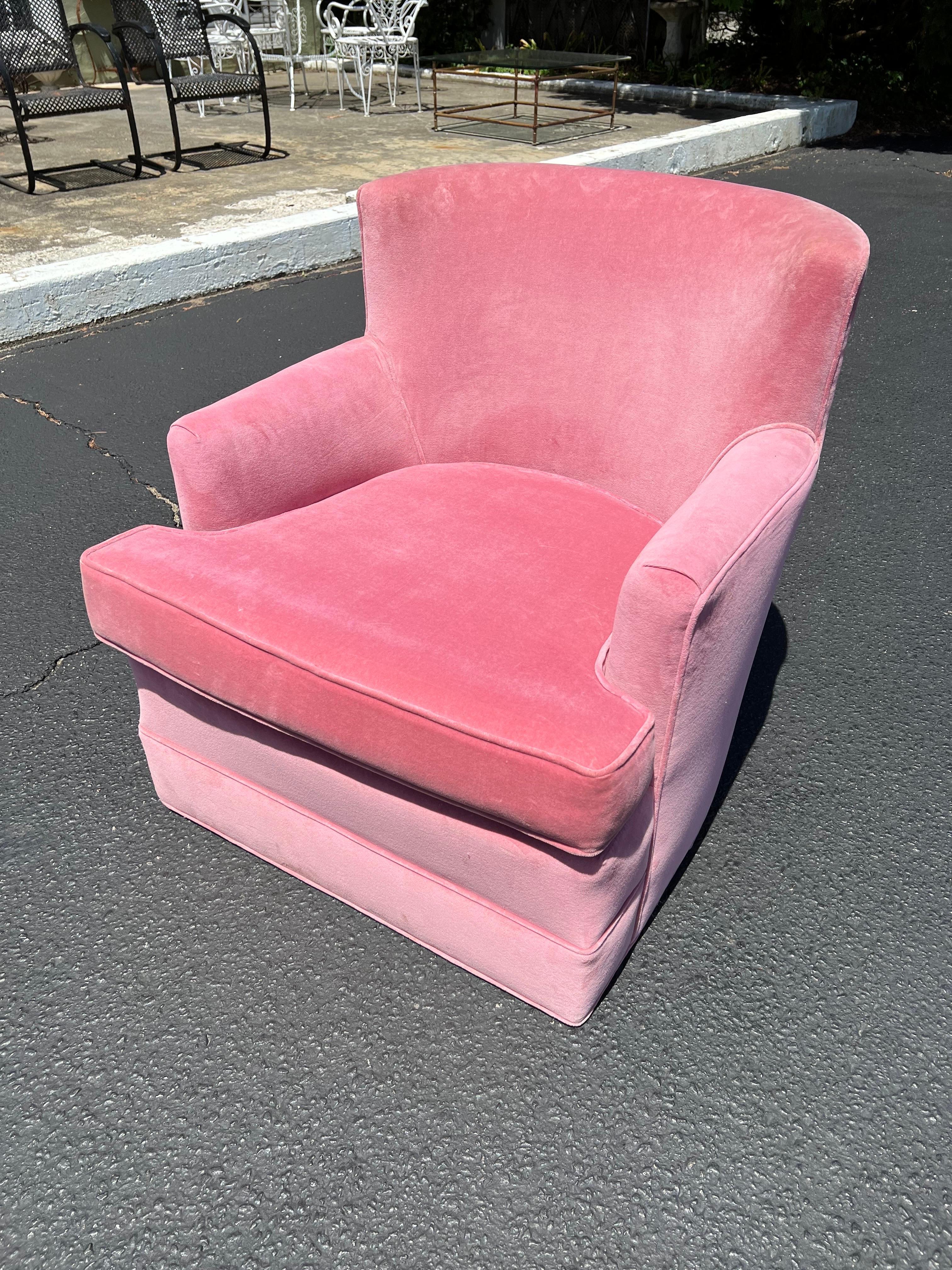 20th Century Mid-Century Modern Pink Velvet Club Chair For Sale