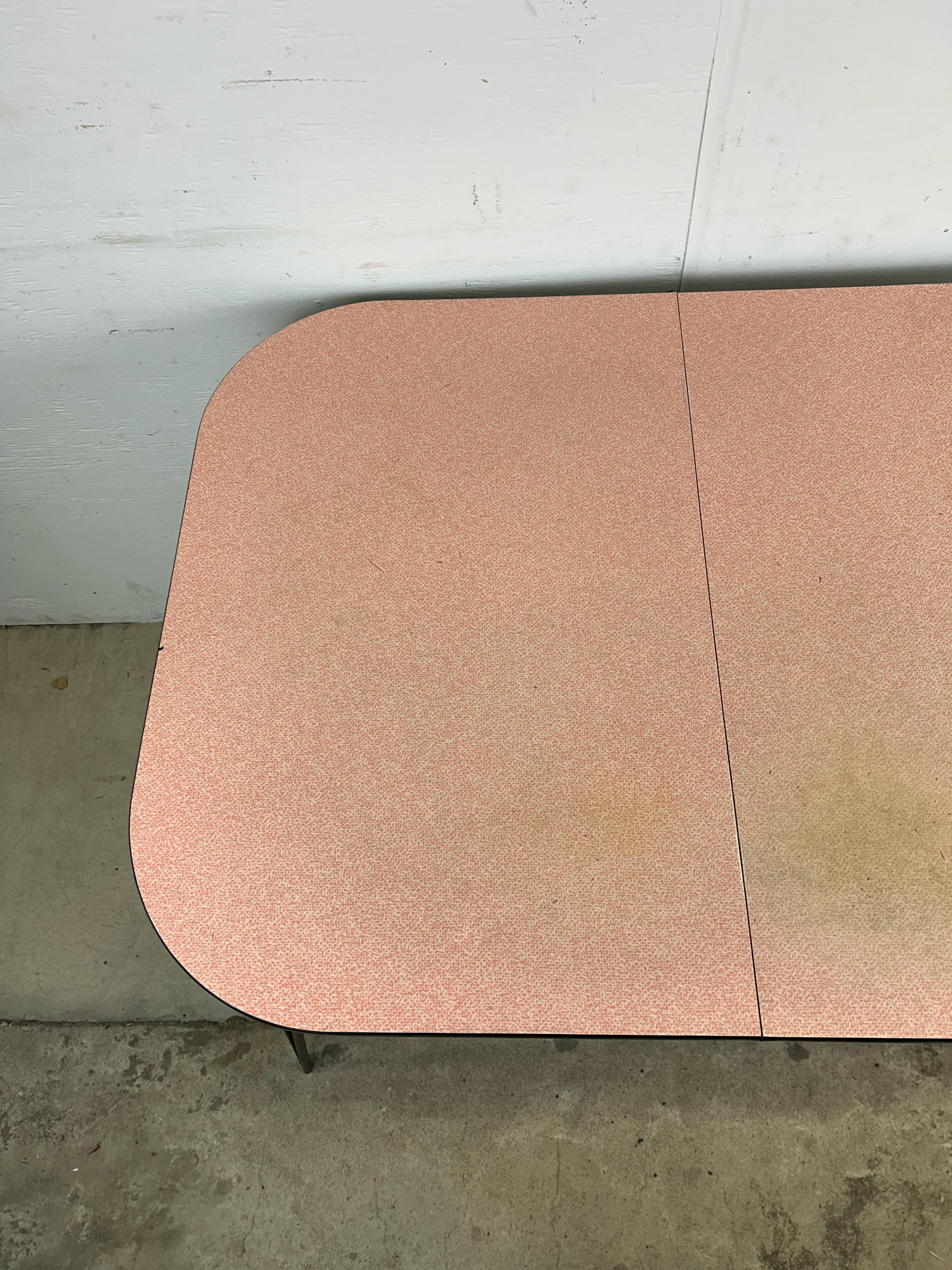Mid Century Modern Pink & White Dining Table with Hairpin Legs In Fair Condition For Sale In Freehold, NJ