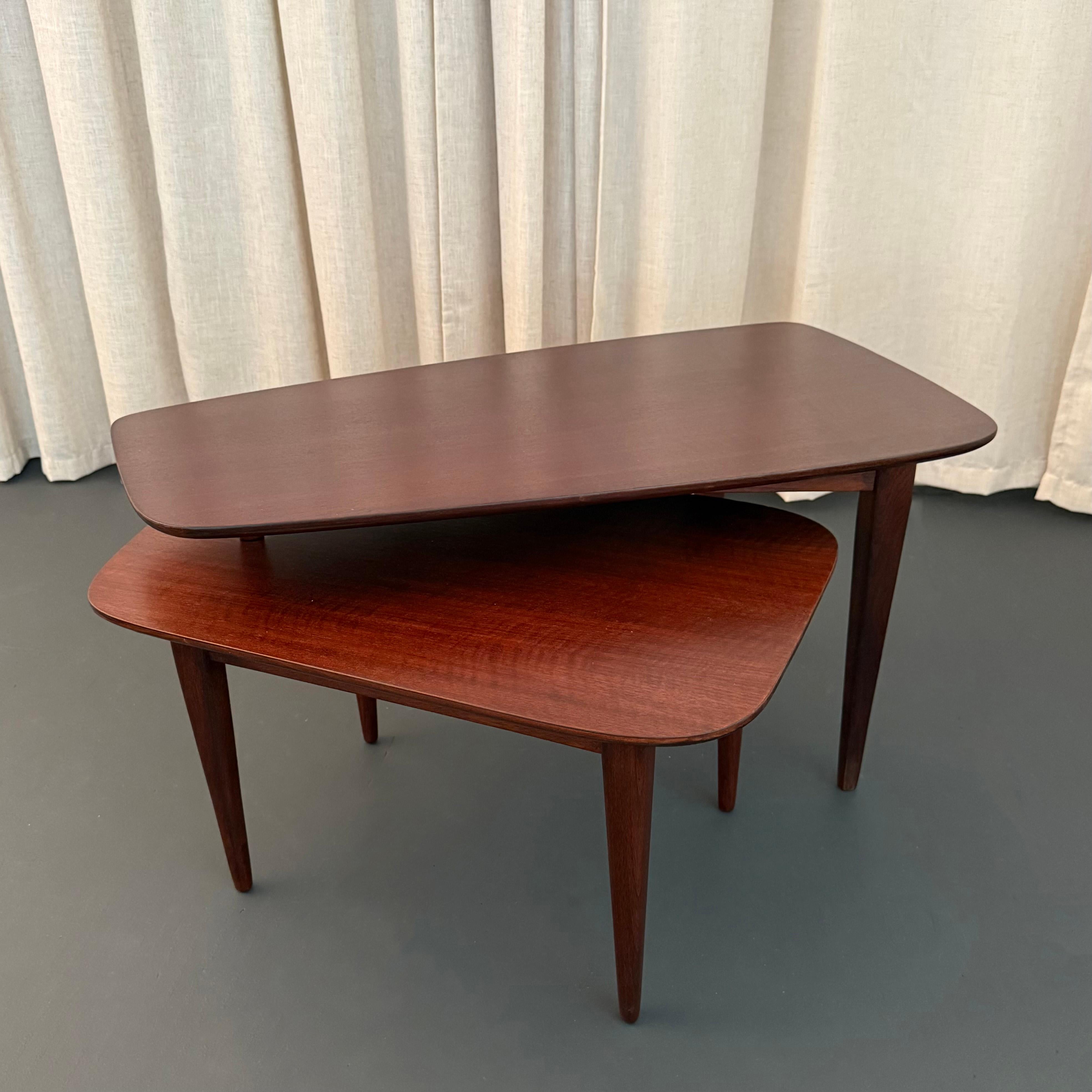 This compact Mid Century Modern, walnut, switchblade boomerang coffee table is a fantastic convertible piece. The table is composed of two tiers that pivot 360 degrees to easily shift from boomerang to L shapes or go from tucked under at 34.5 inches