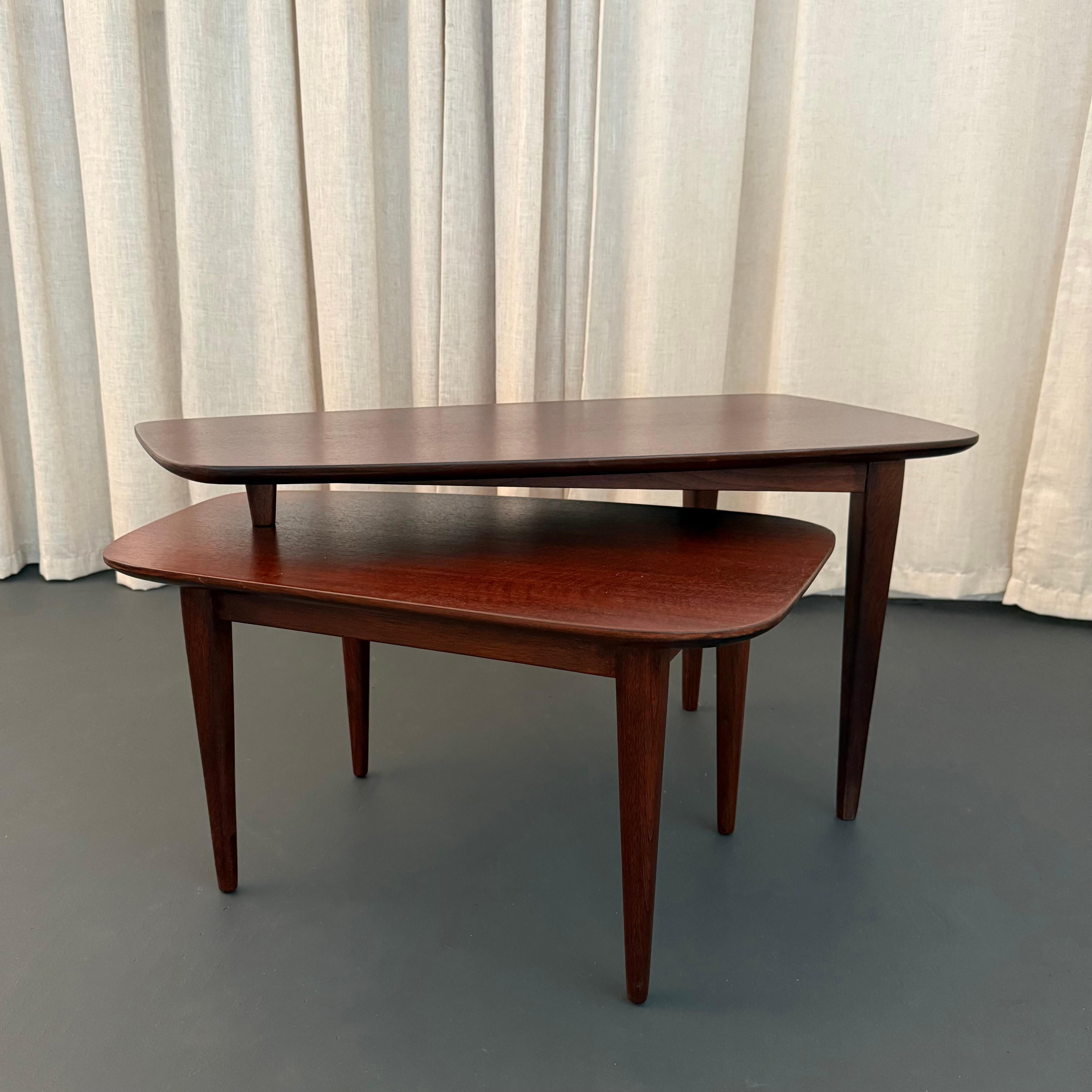 Mid-Century Modern Pivoting Two-Tiered Walnut Coffee Table 4