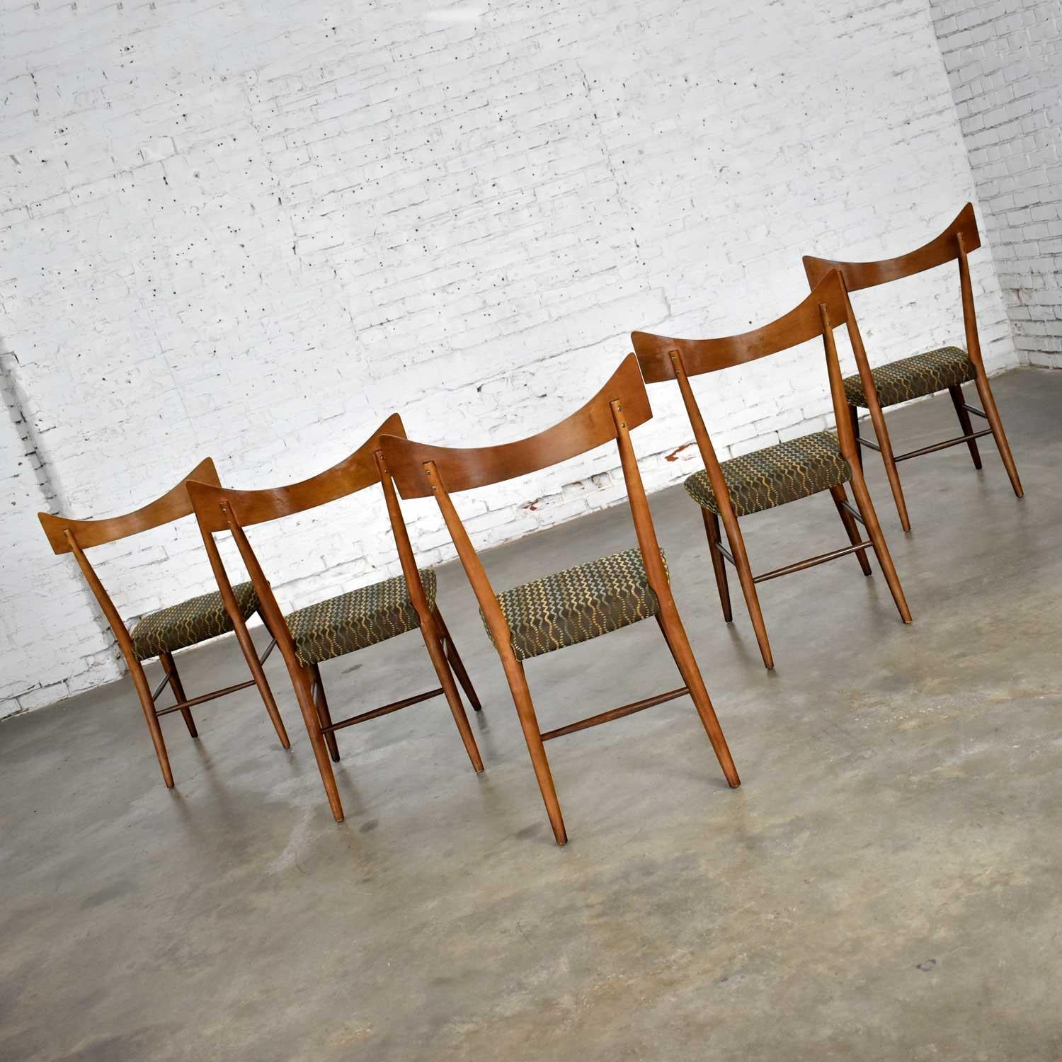 Fabulous set of five Mid-Century Modern Planner Group style #1534 dining chairs by Paul McCobb for Winchendon. Comprised of a dark walnut finished maple. They have been newly upholstered at some point in their recent past in a brown background