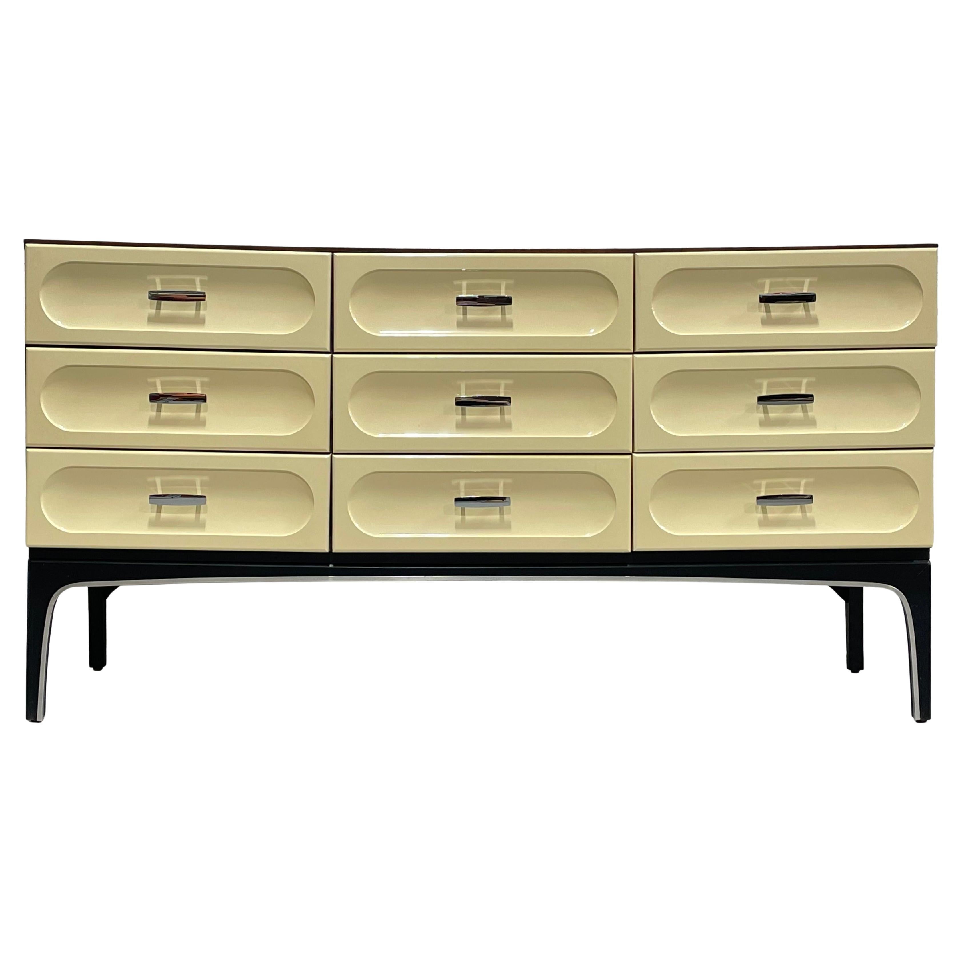 Longue commode moderne du milieu du siècle dernier en plastique + CREDENZA ROSEWOOD de Vallieres