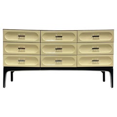 Longue commode moderne du milieu du siècle dernier en plastique + CREDENZA ROSEWOOD de Vallieres
