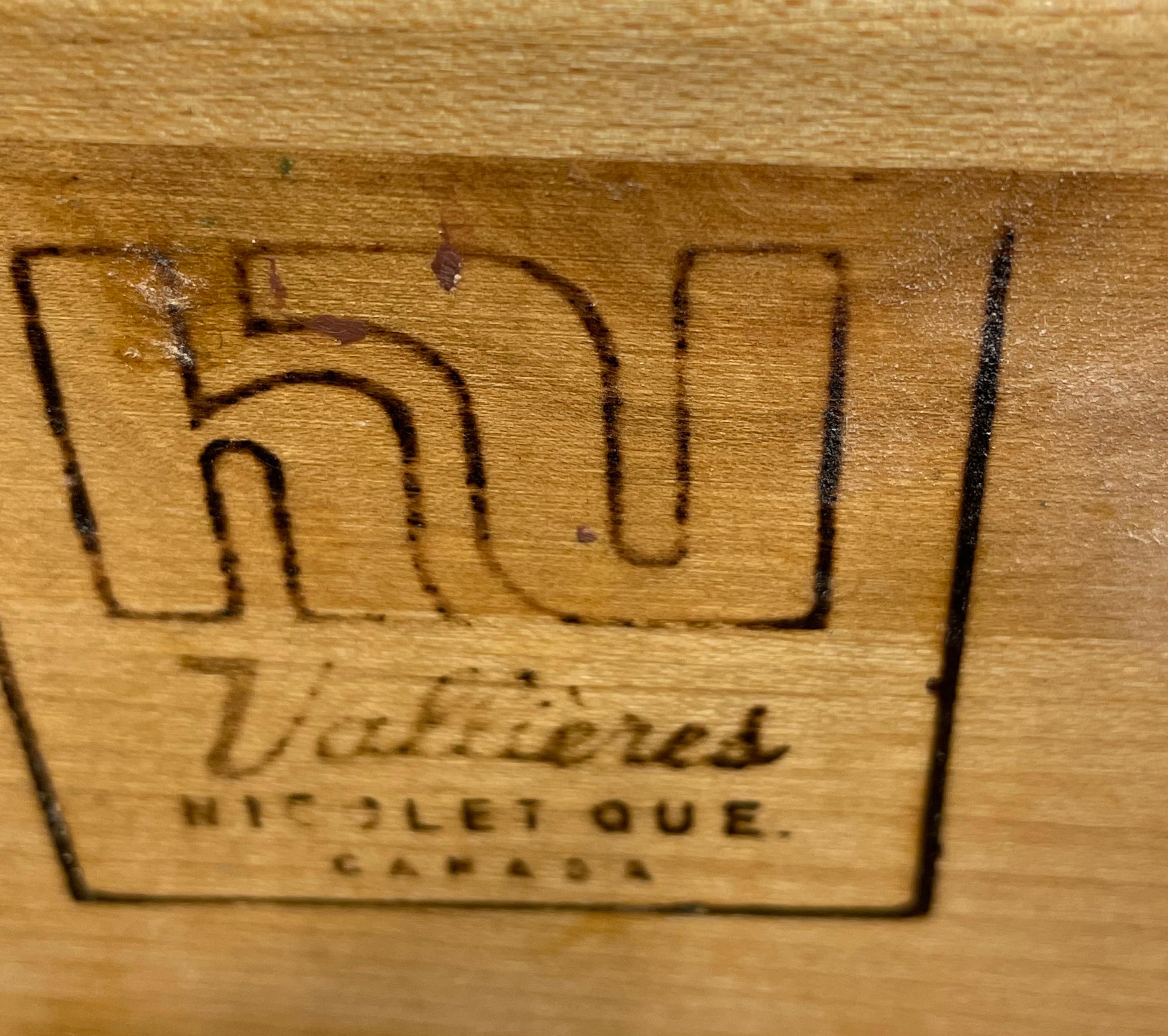 Tables de chevet/tables de chevet en plastique et bois rose de style moderne du milieu du siècle dernier par Vallieres 11