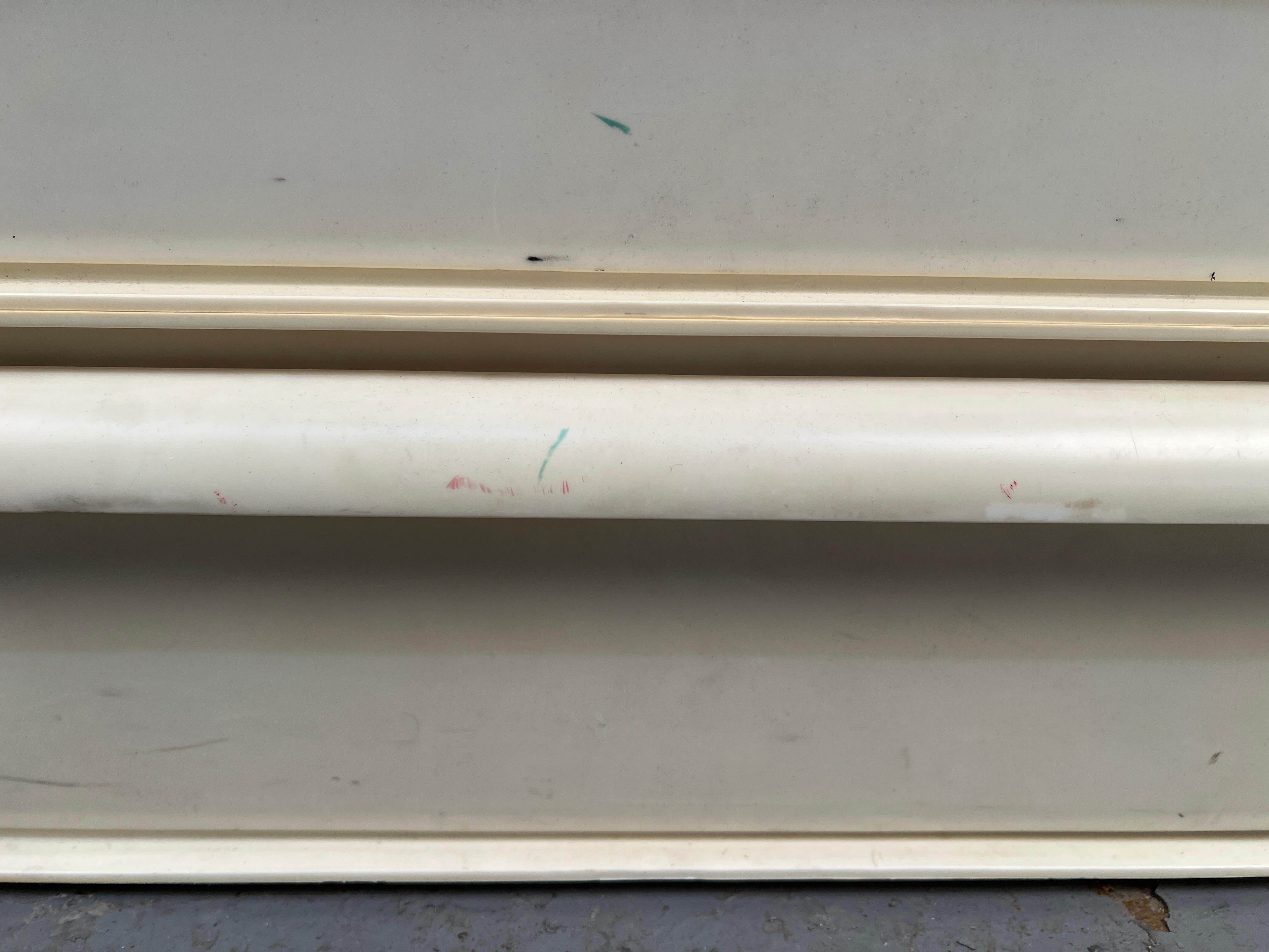 Armadietto a torre in plastica moderno di metà secolo progettato da Simon Fussel in vendita 5