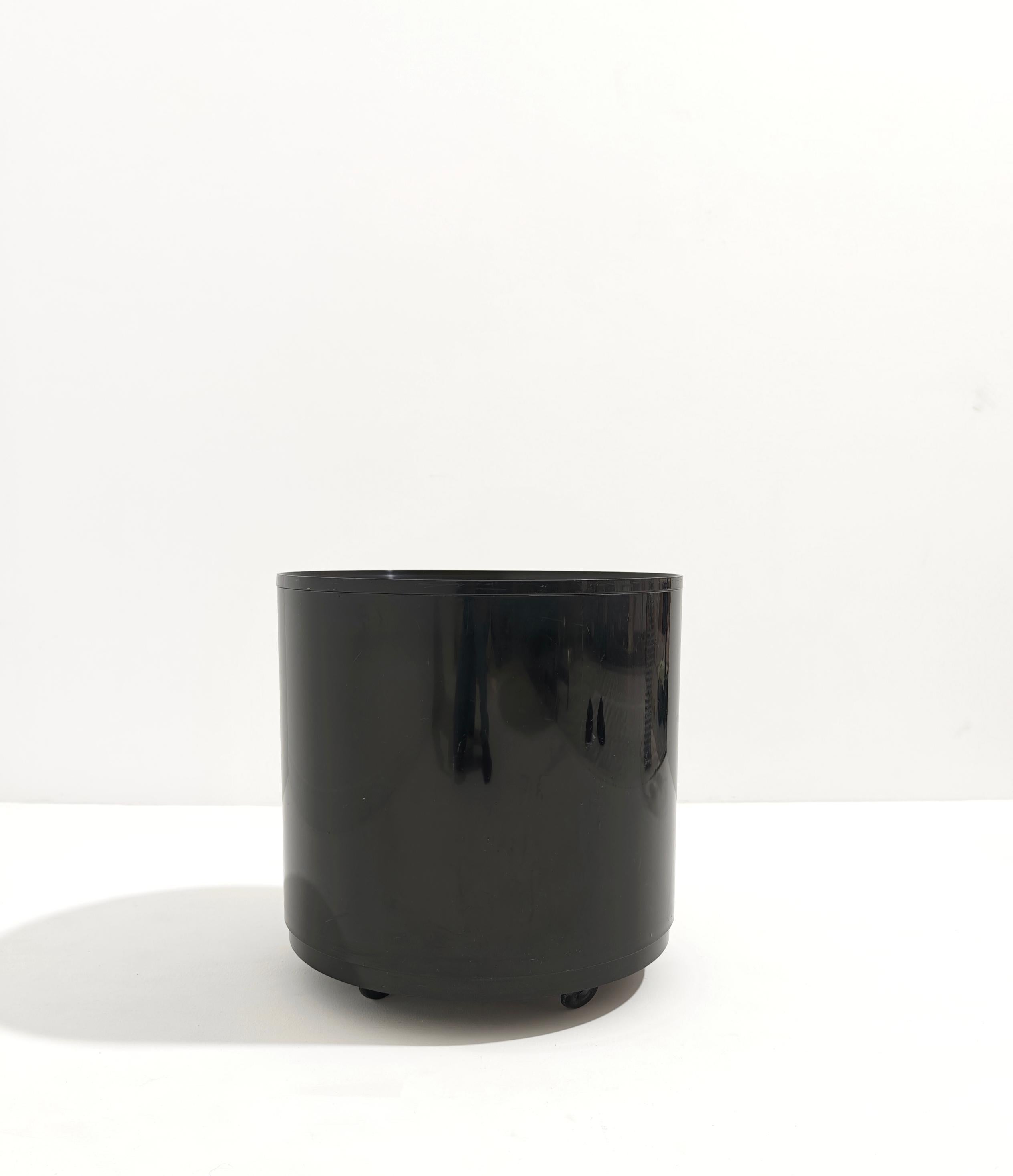 Plastique Table de bar conteneur à roulettes en plastique du milieu du siècle par M. I. One pour Long-One en vente