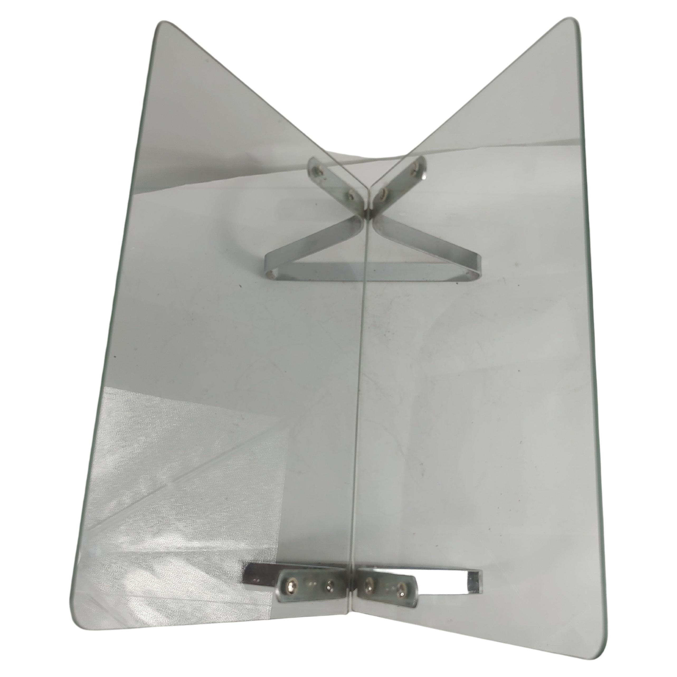Américain Porte-revues sculptural moderne du milieu du siècle dernier à panneaux de verre C1968 en vente