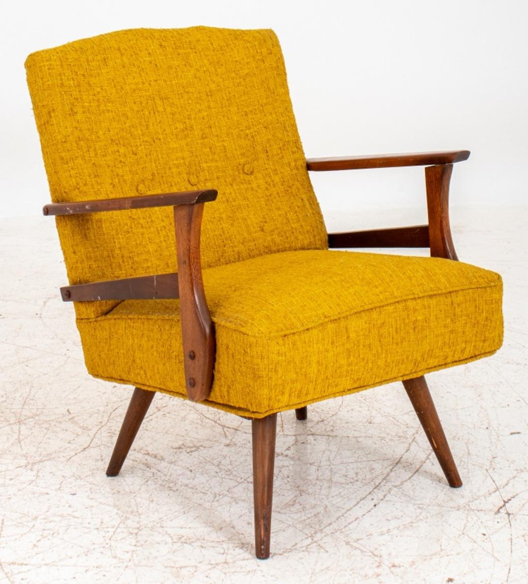 Mid-Century Modern platform rocking chair in the manner of the Paoli Chair Company, with ochre upholstered back and seat supported by an oak and walnut frame on springs, above a platform supported by splayed tapering legs. 32