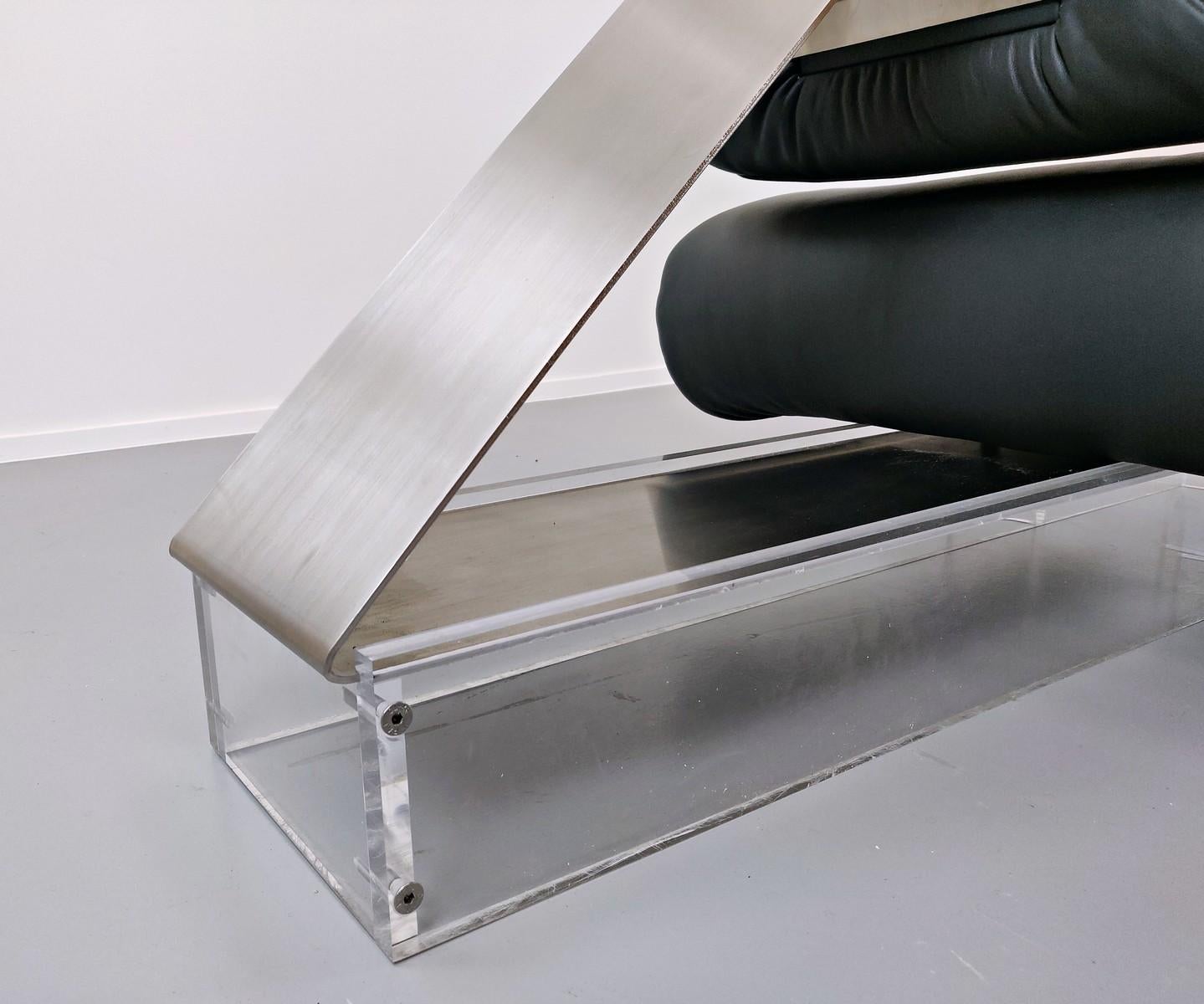 Italian Mid-Century Modern Plexiglass chair by Oscar Niemeyer for Burgo complex-1977