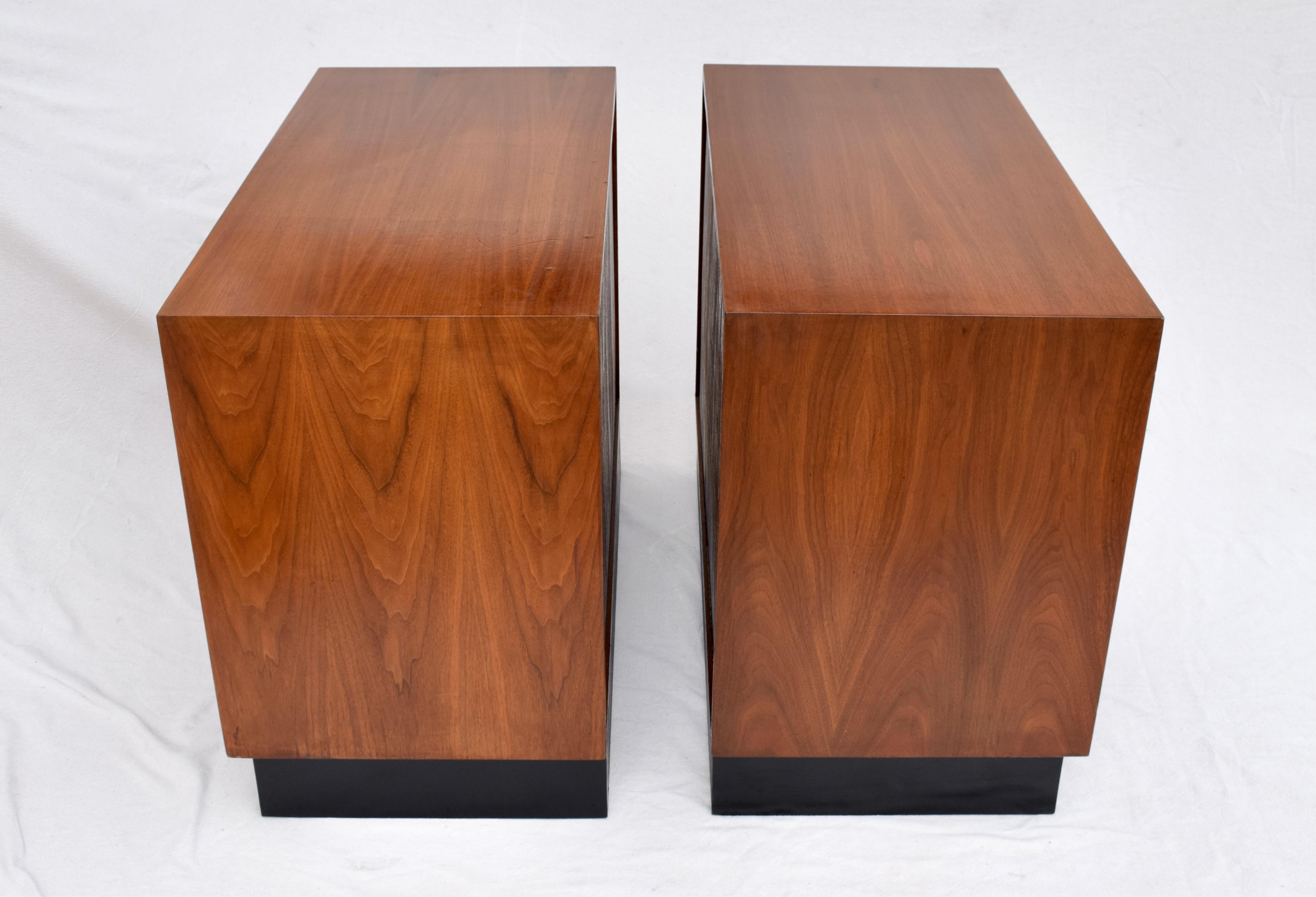 Mid-Century Modern Plinth Base Chests of Drawers In Good Condition In Southampton, NJ