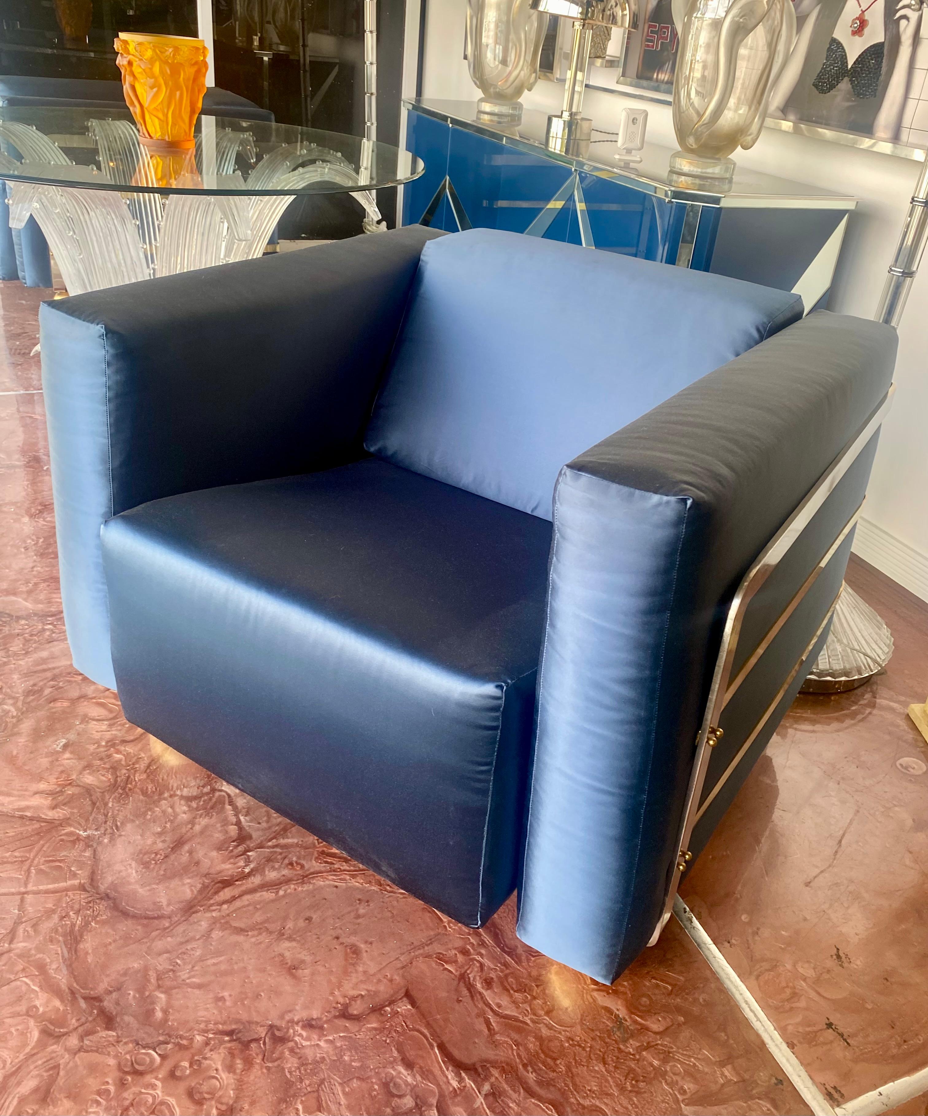 Moderne Plüschsessel aus der Mitte des Jahrhunderts mit Metallakzenten im Zustand „Gut“ im Angebot in Miami, FL