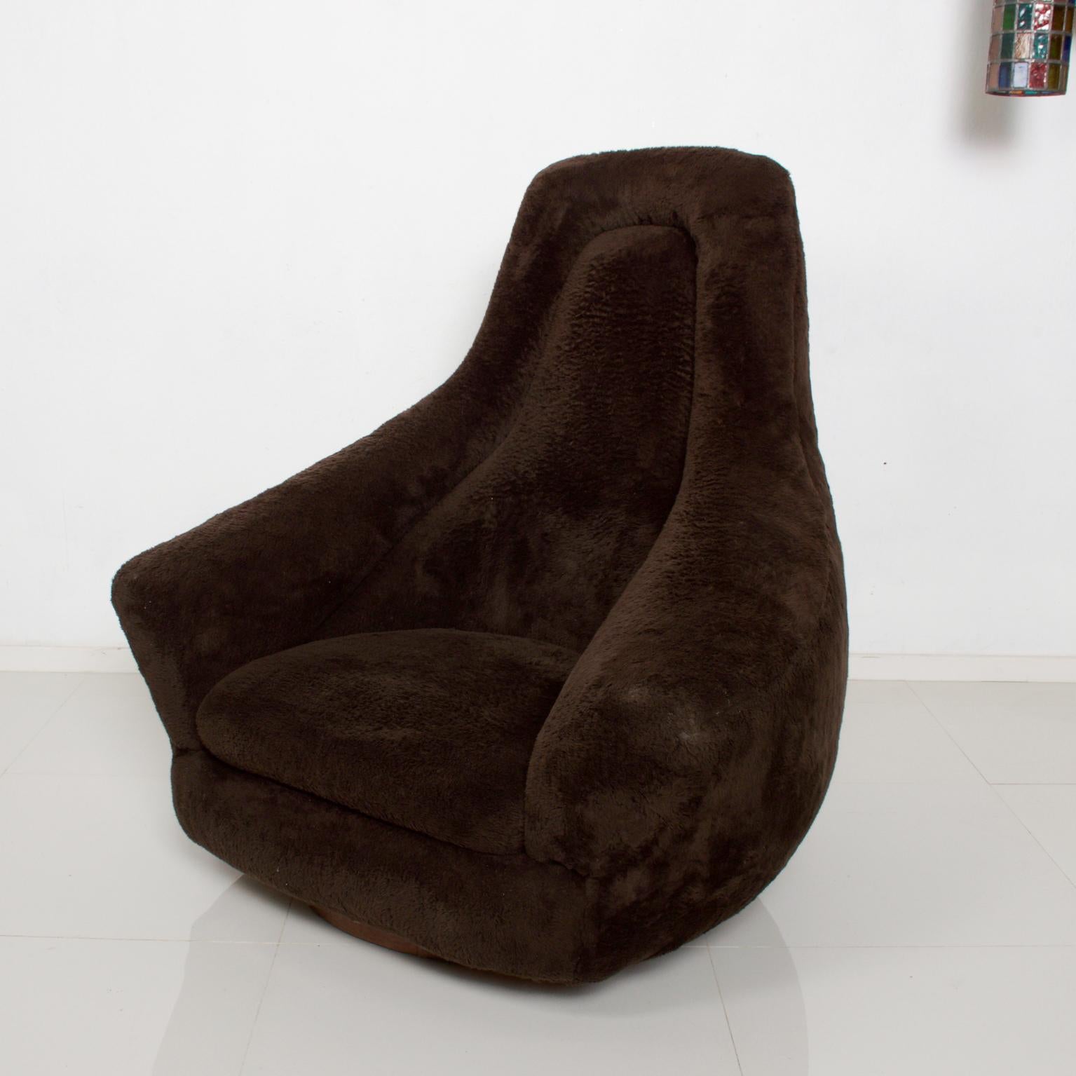 Fabric Mid-Century Modern French Decorateur Plush Papa Bear Lounge Chair