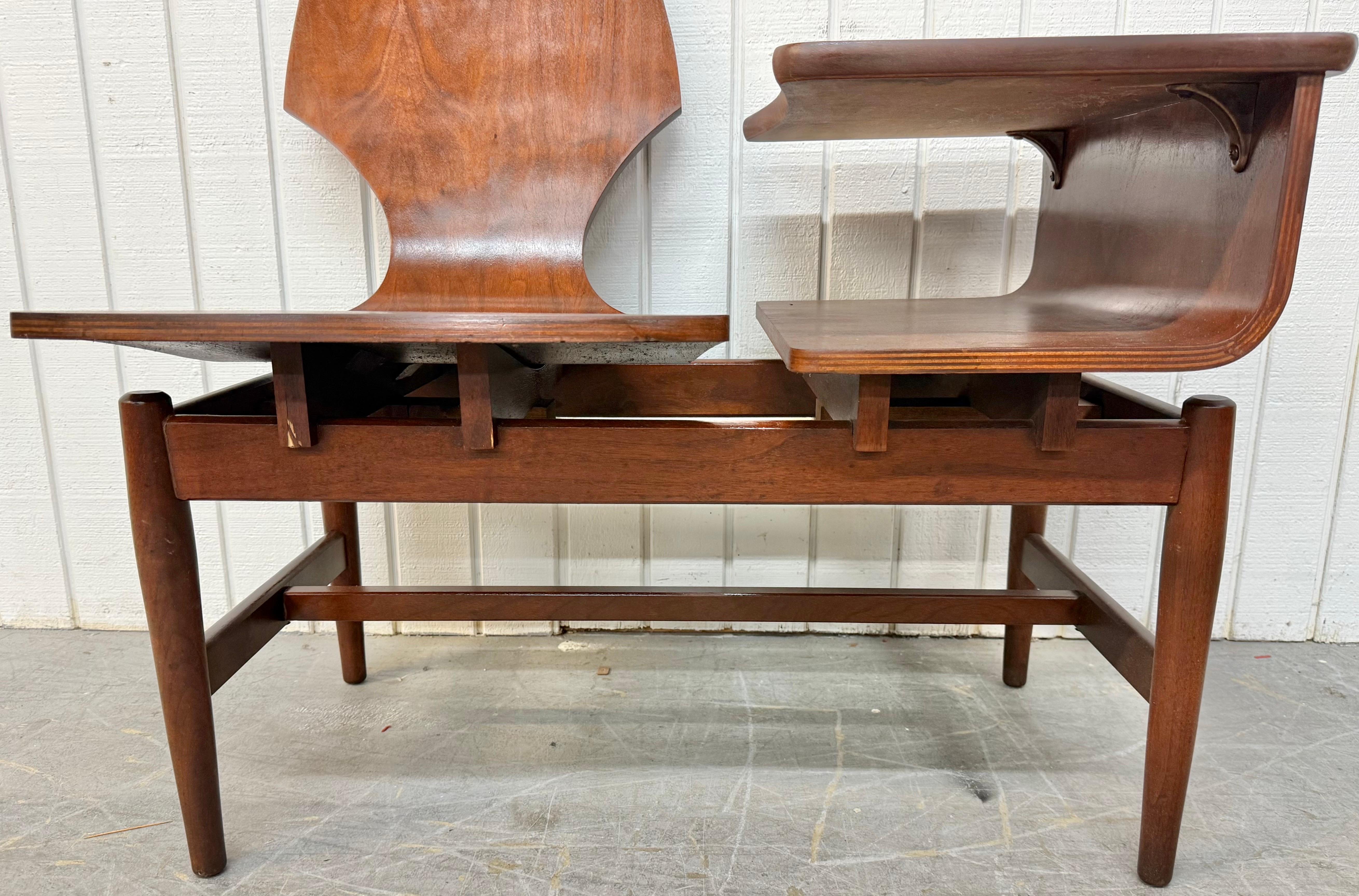 Chaise moderne du milieu du siècle Plycraft Bentwood Walnut Gossip Chair Bon état - En vente à Clarksboro, NJ