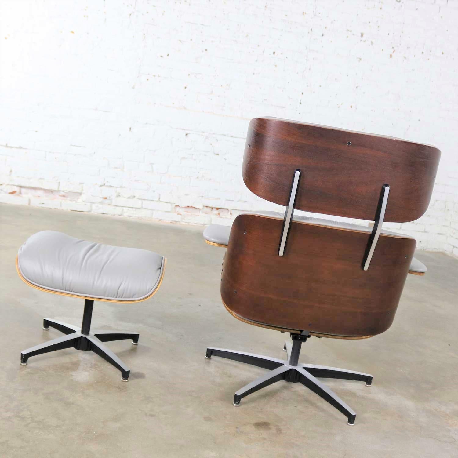 Midcentury Modern Plycraft Lounge Chair and Ottoman in Gray and Walnut In Good Condition In Topeka, KS