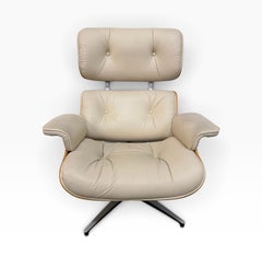 Mid-Century-Modern-Lounge-Sessel und Ottomane im Eames-Stil aus Walnussholz von Plycraft