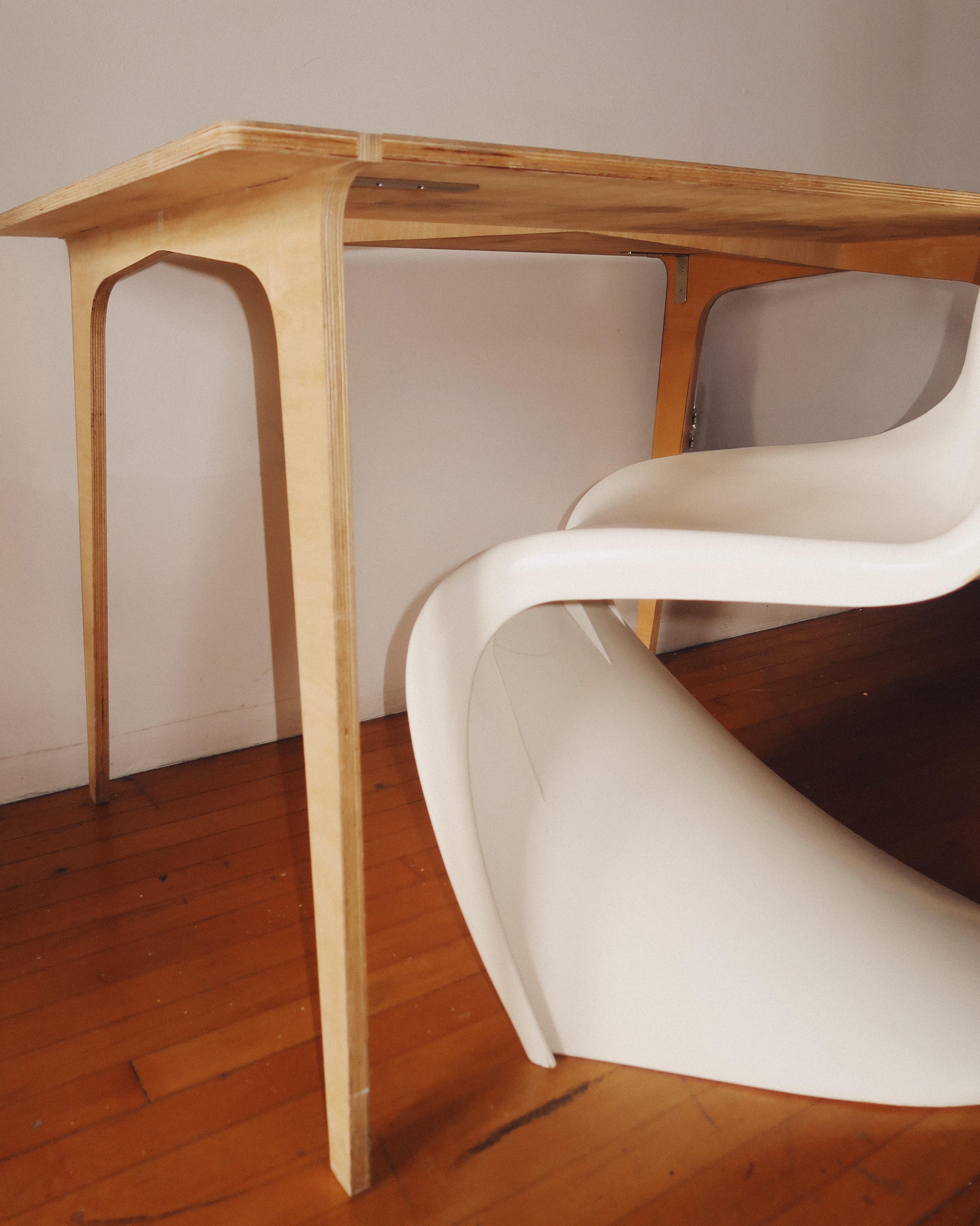 Table de salle à manger en contreplaqué moderne du milieu du siècle en vente 1