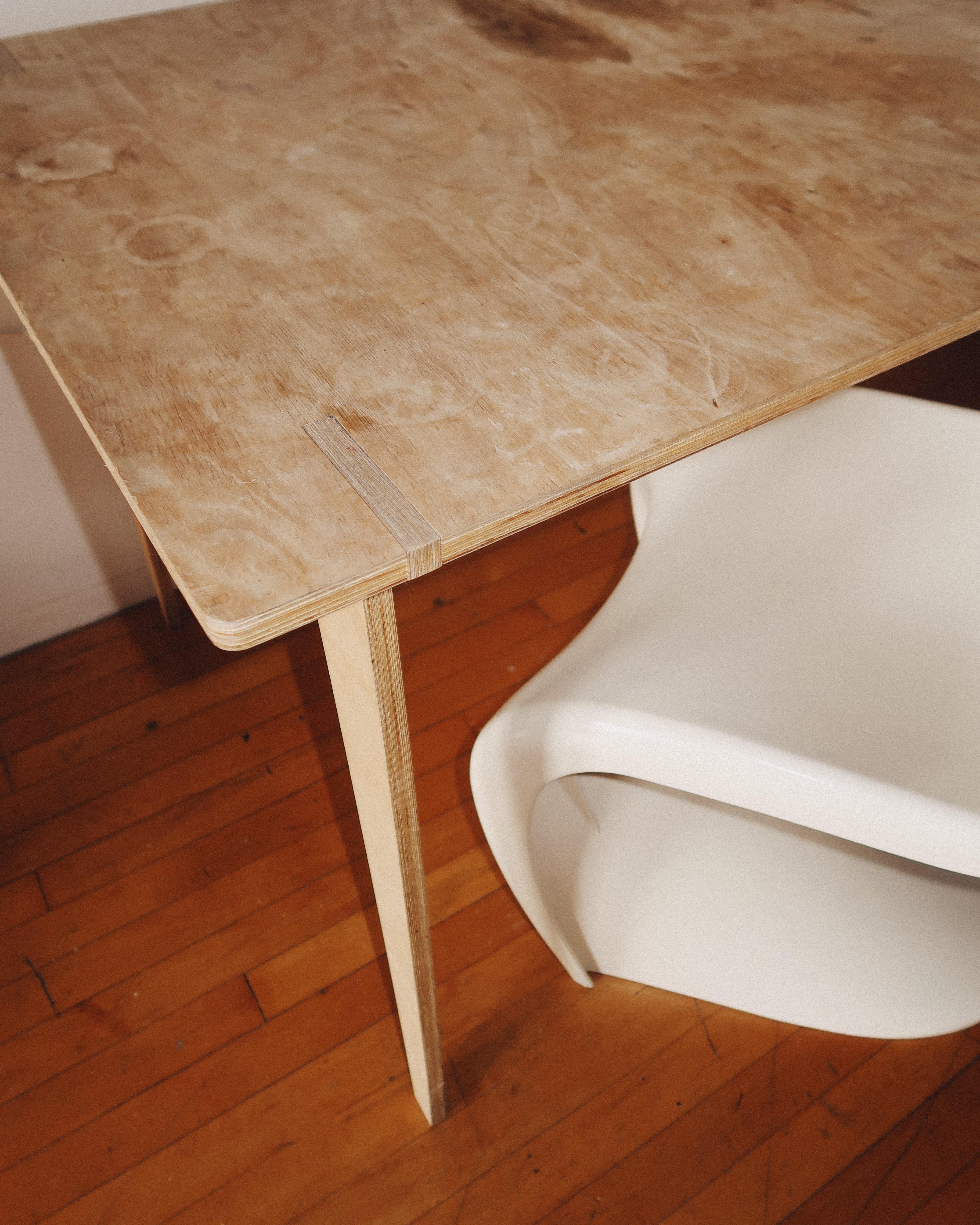 Table de salle à manger en contreplaqué moderne du milieu du siècle en vente 2