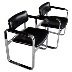 Fauteuils de direction modernes du milieu du siècle dernier en aluminium poli et cuir noir