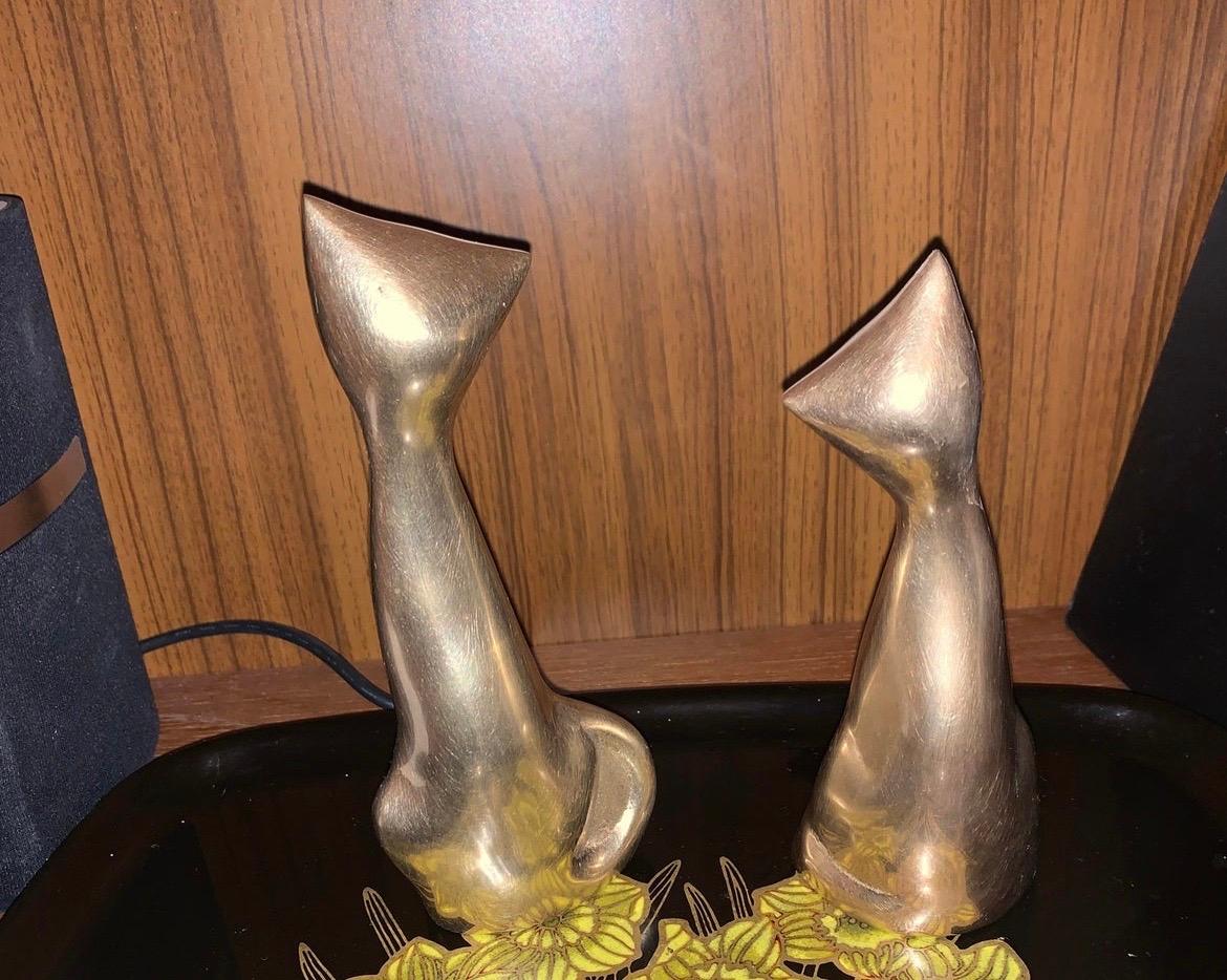 A pair of polished Siamese brass cats from the 60s. These cool cats are not lacquered so if you desire the patina and/or verdigris these will eventually be all you hope for.
  