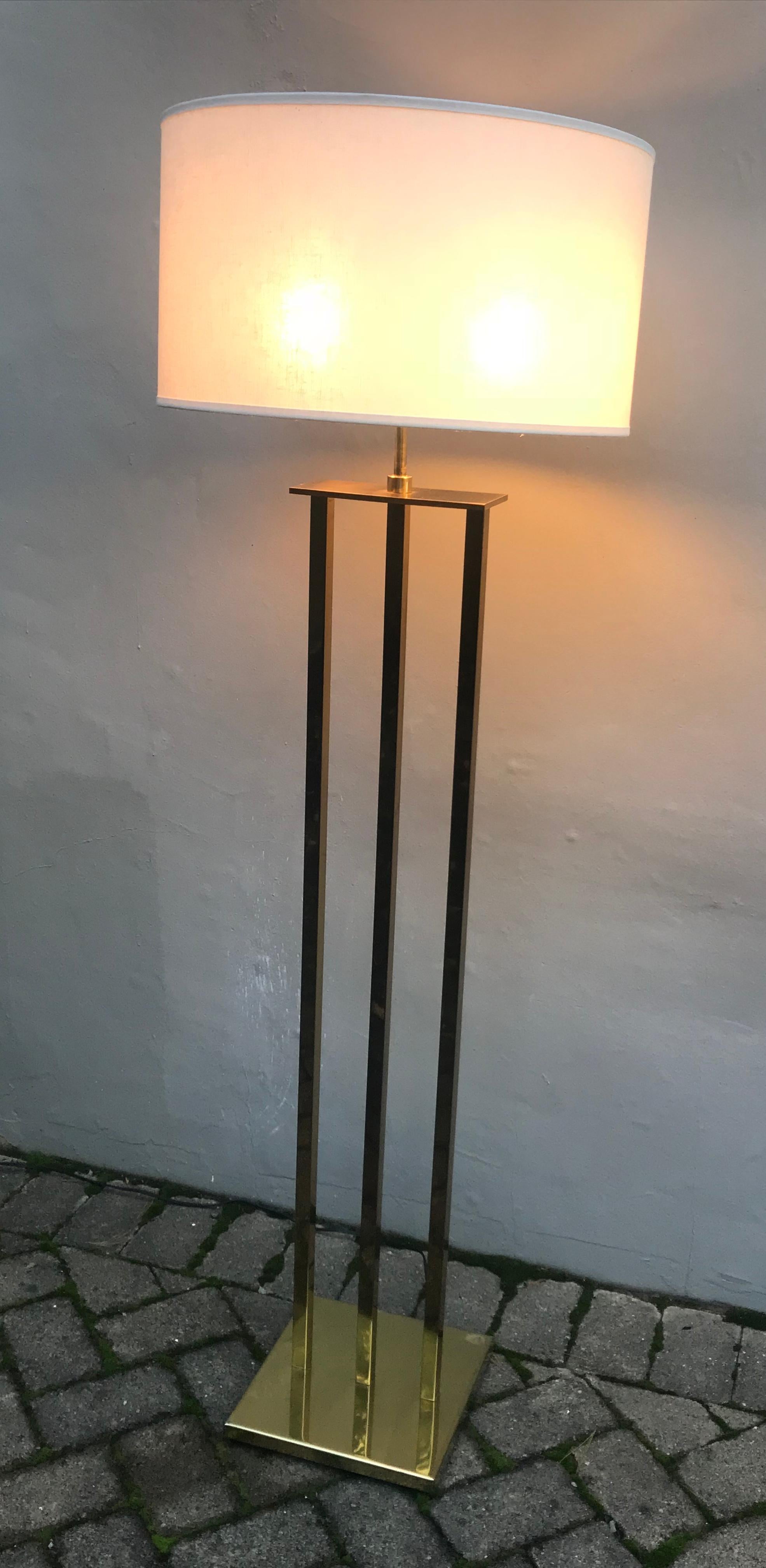 Mid-Century Modern Polished Brass Floor Lamp in the Style of Karl Springer For Sale 4