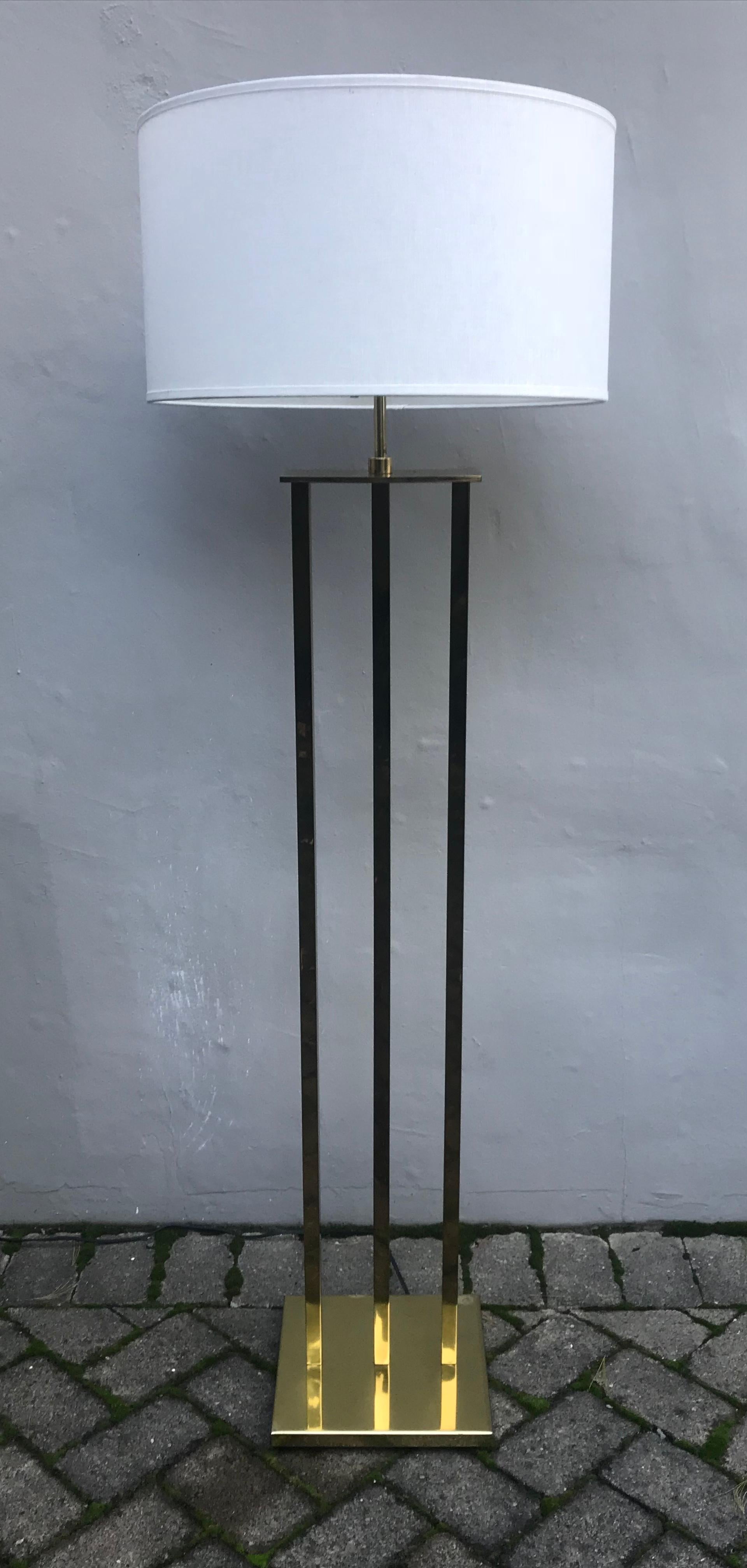 Beautiful and sleek polished brass floor lamp similar to the designs of Karl Springer. Two very minor faded spots at the base, see photos.