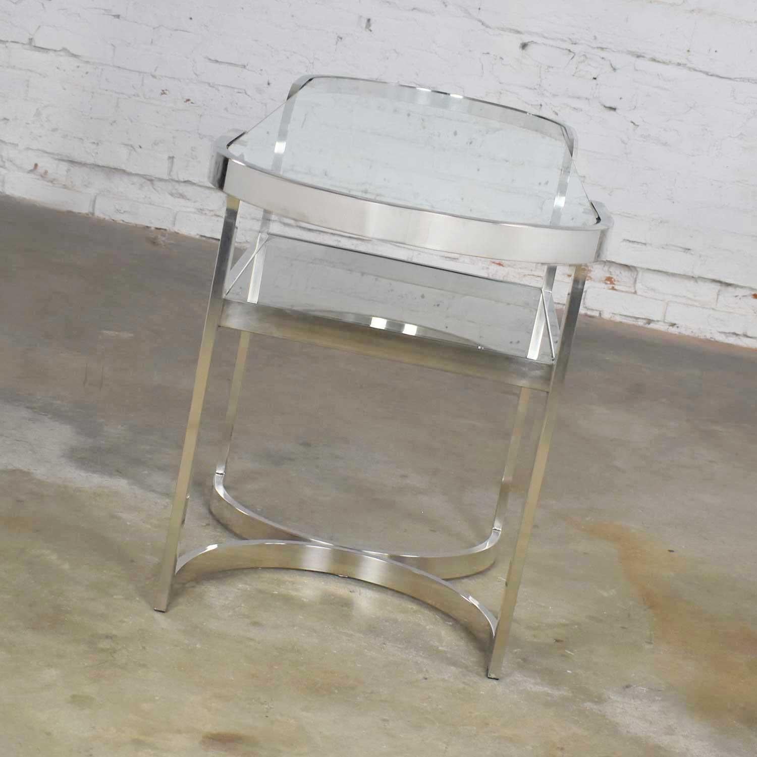 Verre Table de canapé ou console ovale en chrome poli de style mi-siècle moderne en vente
