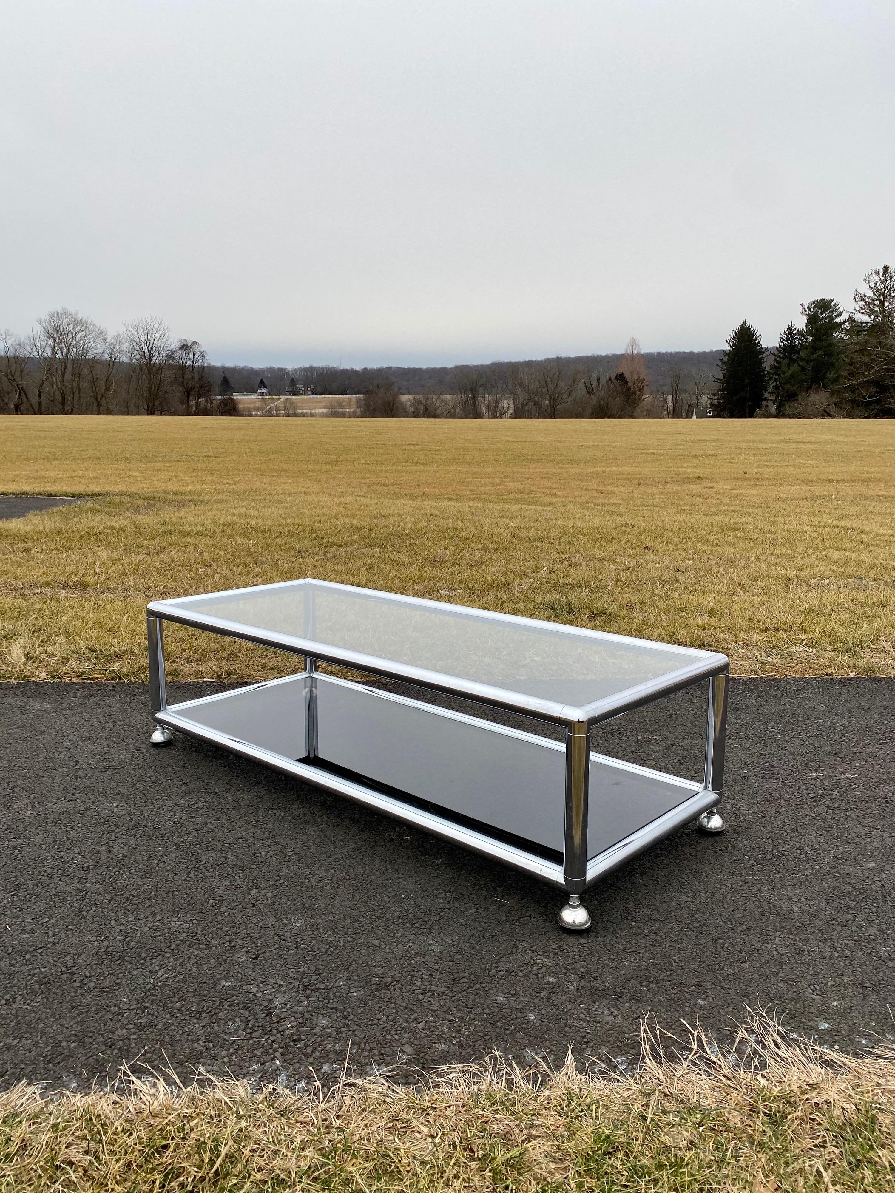 Mid-Century Modern Polished Chrome Tubular Coffee and Side Table Set In Good Condition In Lambertville, NJ