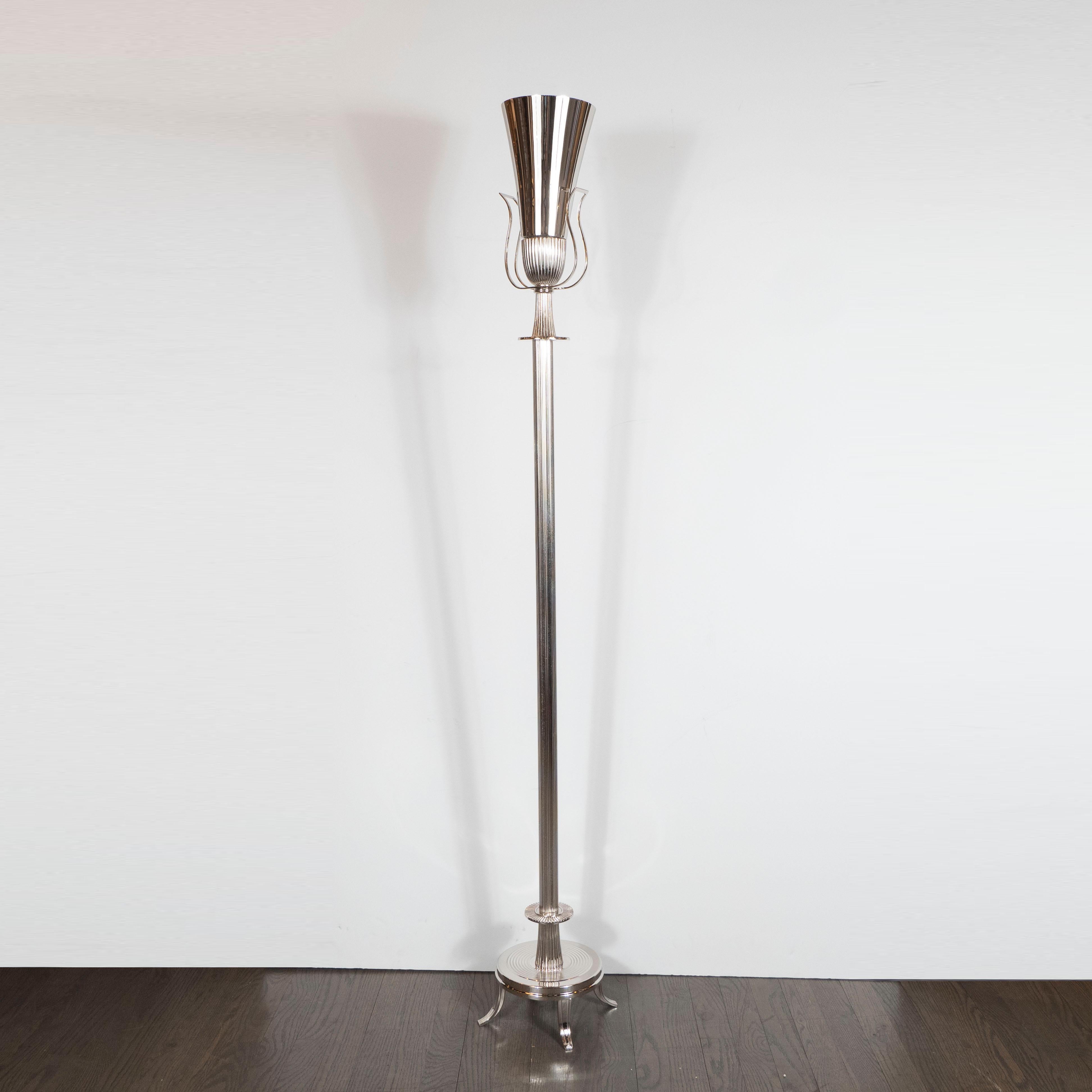 Antorcha moderna de mediados de siglo en forma de urna de níquel pulido by Tommi Parzinger Pulido en venta