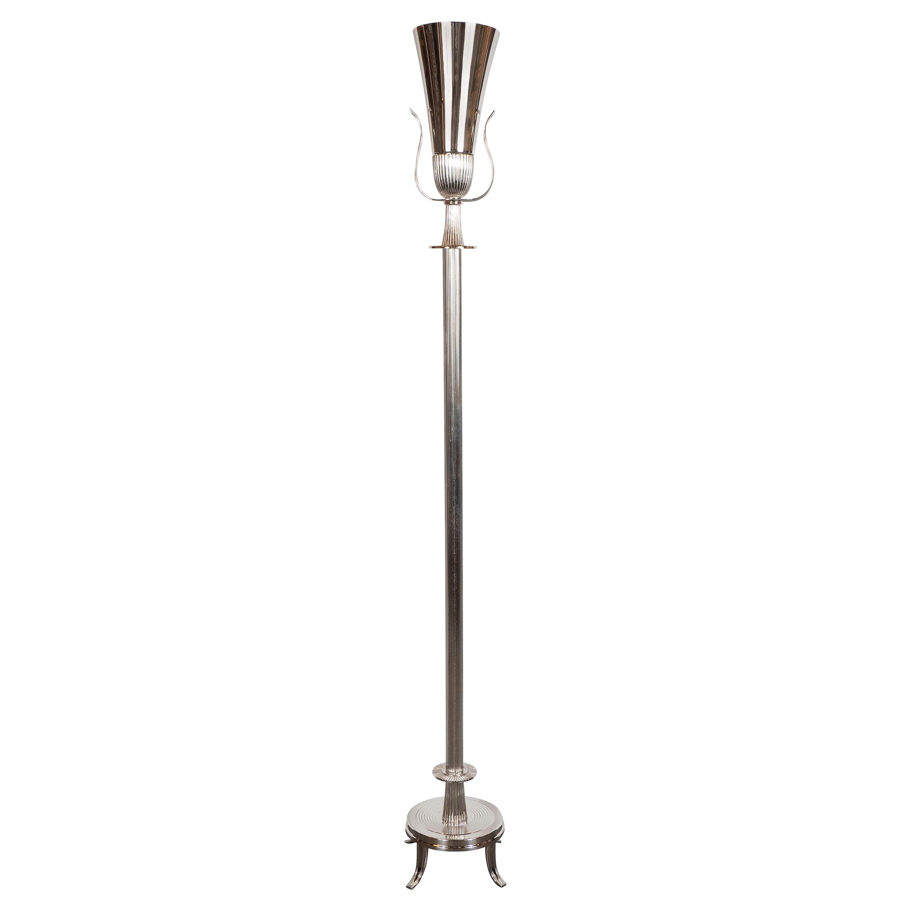 Torchère en forme d’urne en nickel poli, Mid-century modern, de Tommi Parzinger