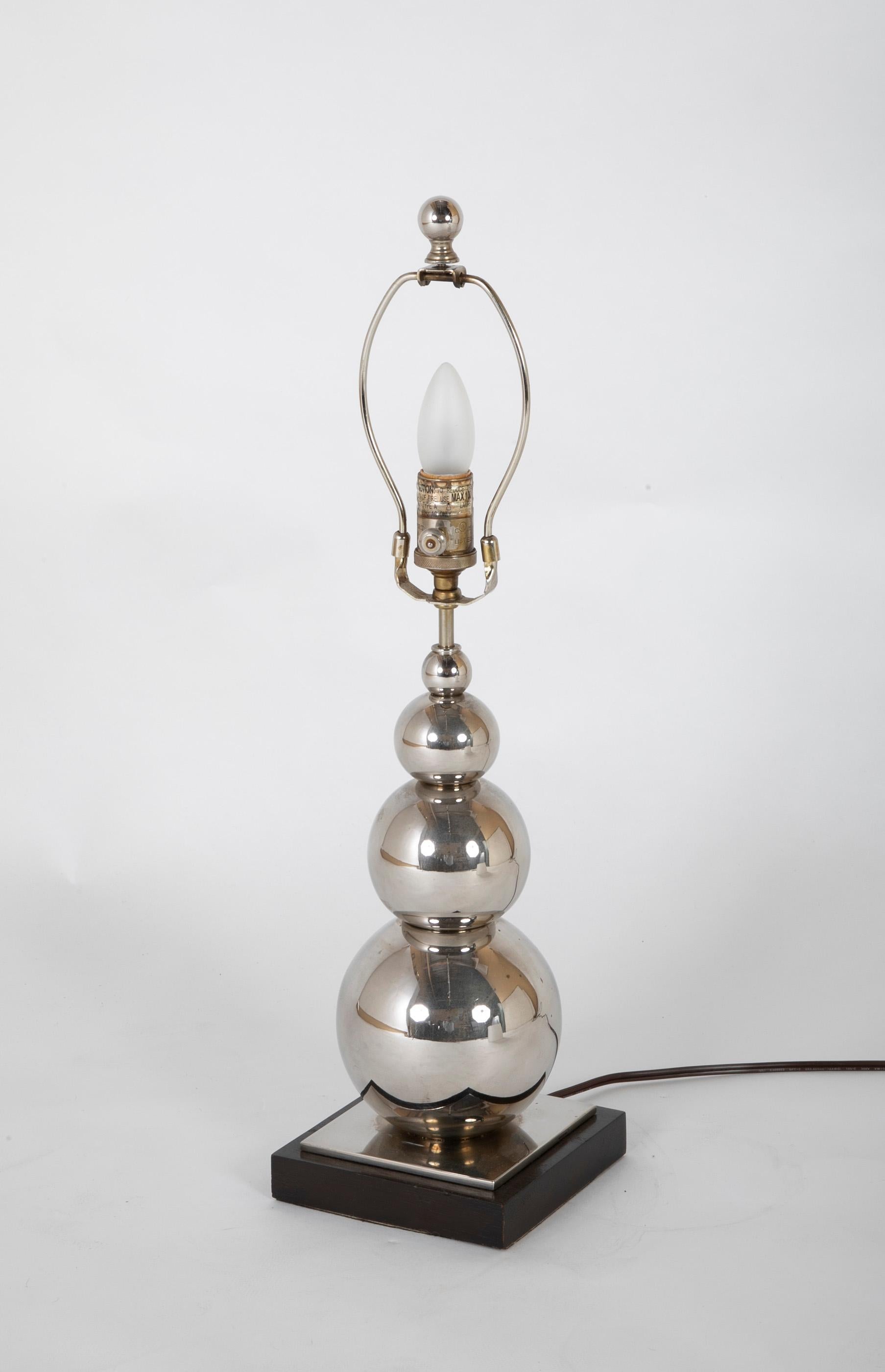 Modern Polished Steel Stacked Ball Table Lamp By Visual Comfort In Good Condition In Stamford, CT