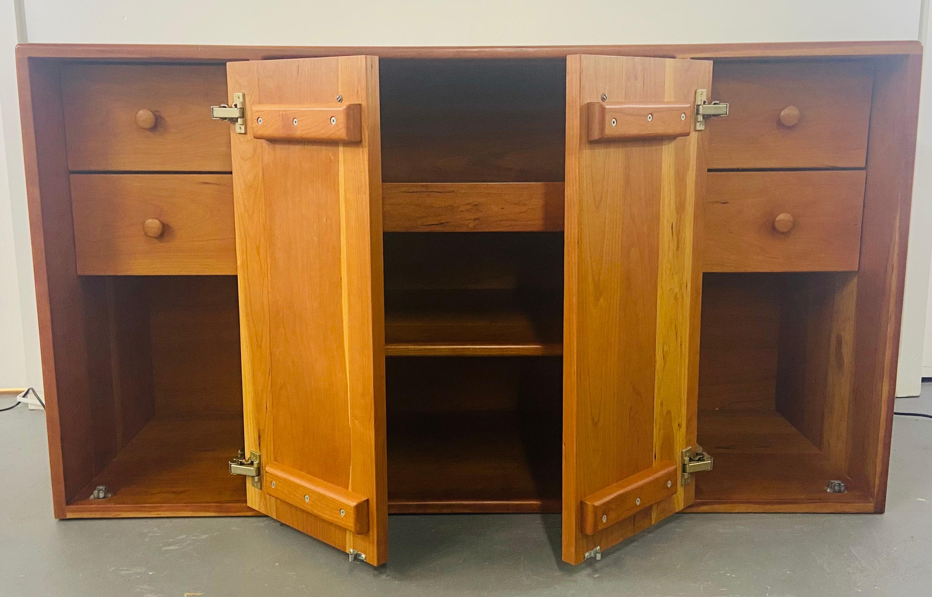 Mid-Century Modern Pompanoosuc Mills Cherrywood Stereo Cabinet or Sideboard In Good Condition In Plainview, NY