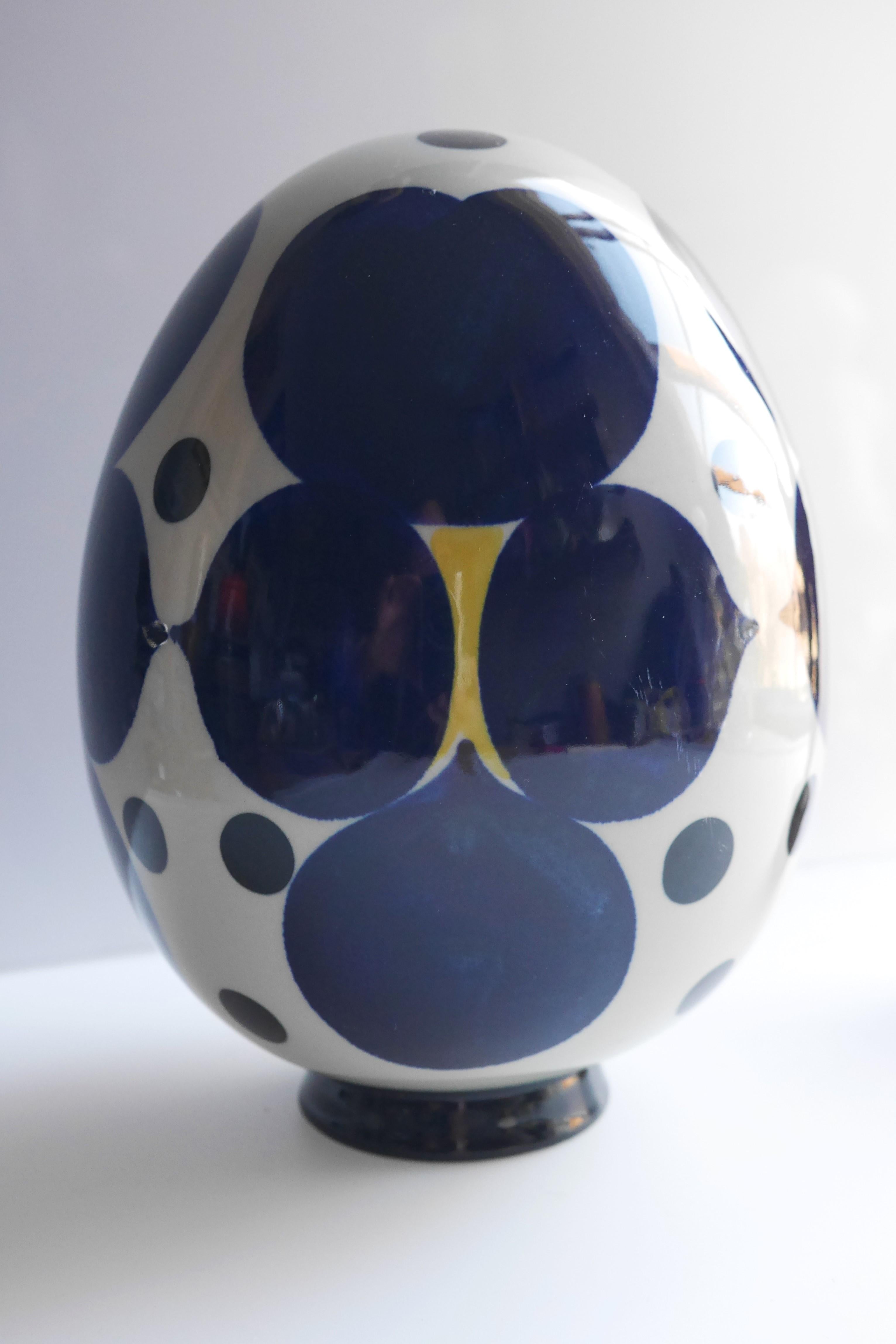Mid-Century Modern Mid-century modern porcelain egg, by Sylvia Leuchovius for Rörstrand For Sale
