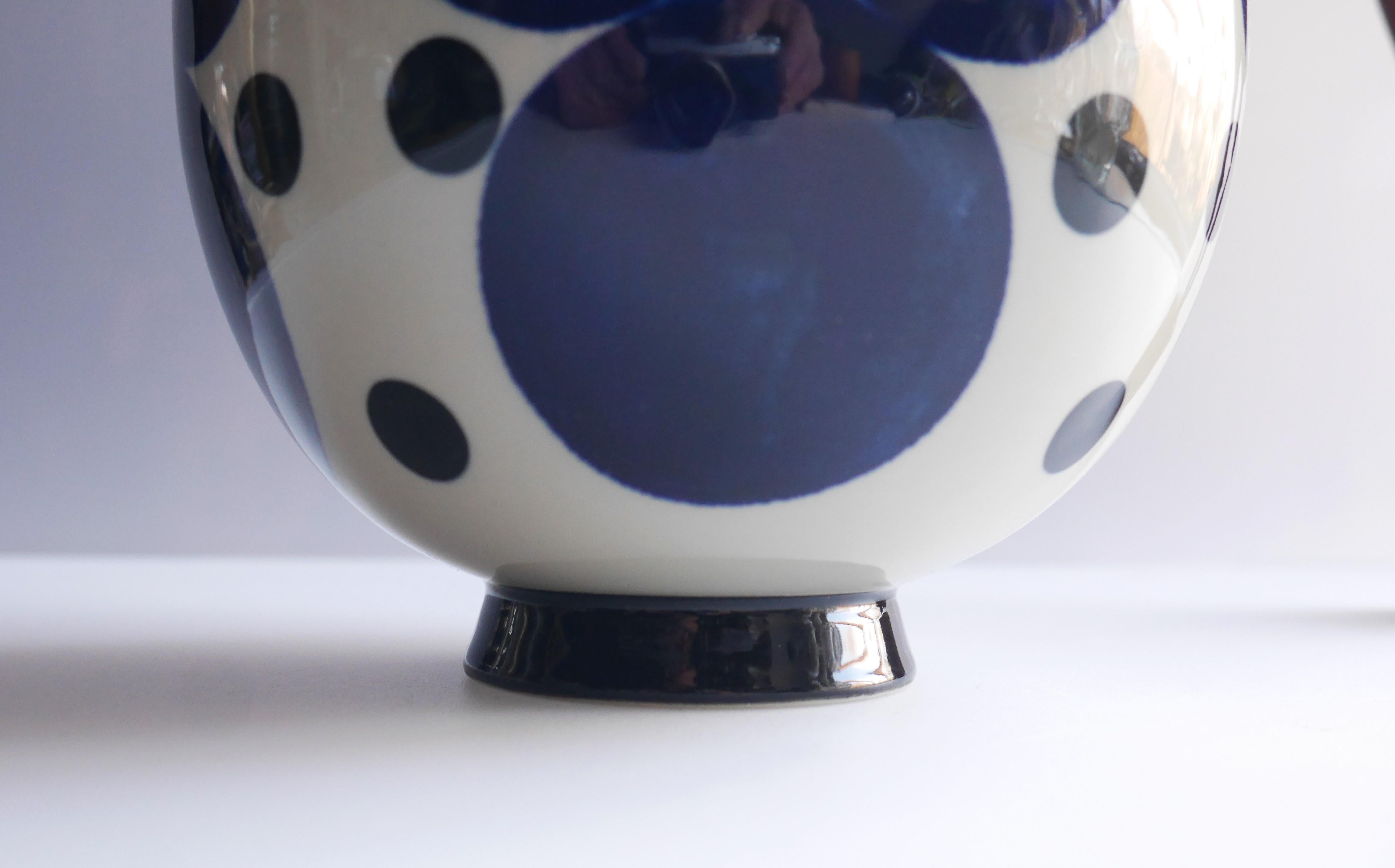 Ceramic Mid-century modern porcelain egg, by Sylvia Leuchovius for Rörstrand For Sale