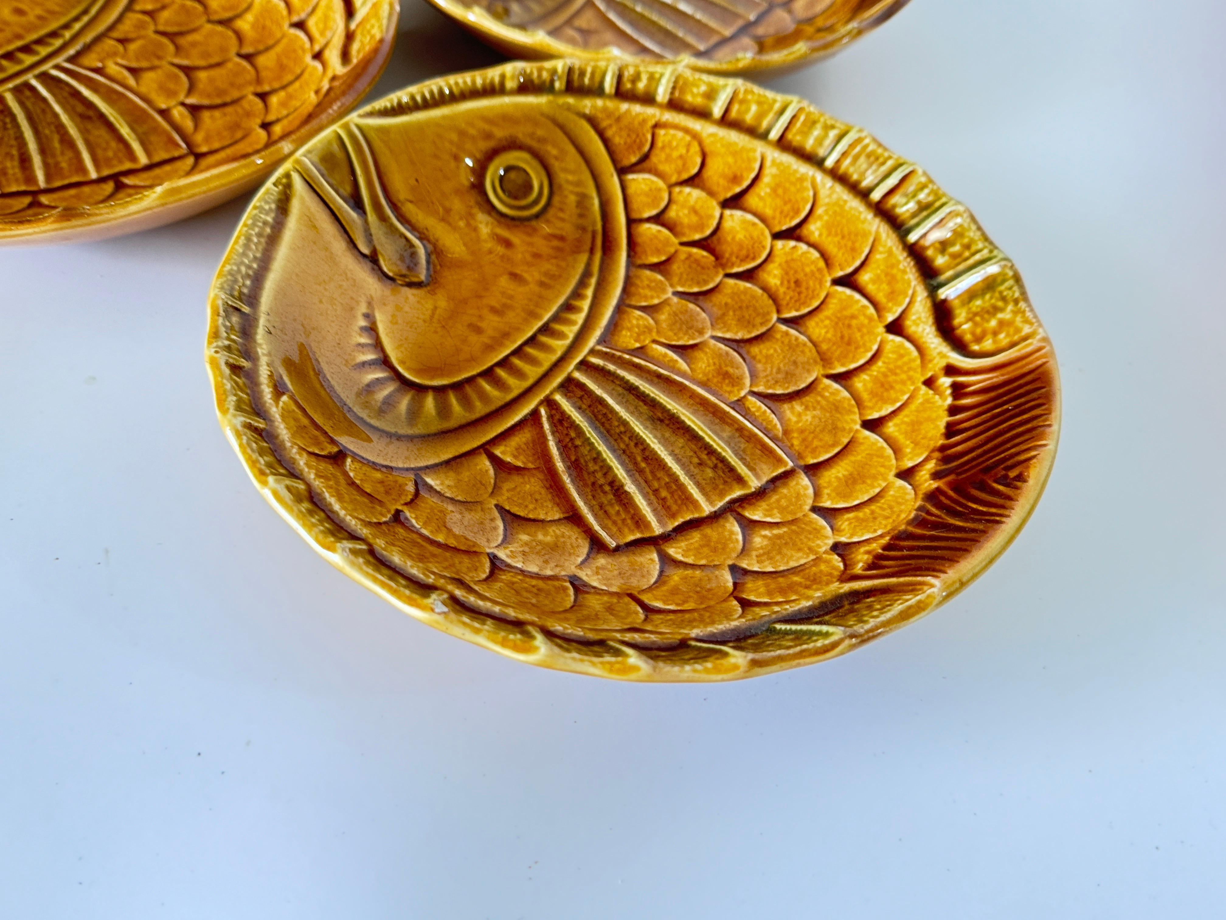 Mid-Century Modern Porcelain Fish Plates in a Fish Shape Yellow Color France In Good Condition For Sale In Auribeau sur Siagne, FR