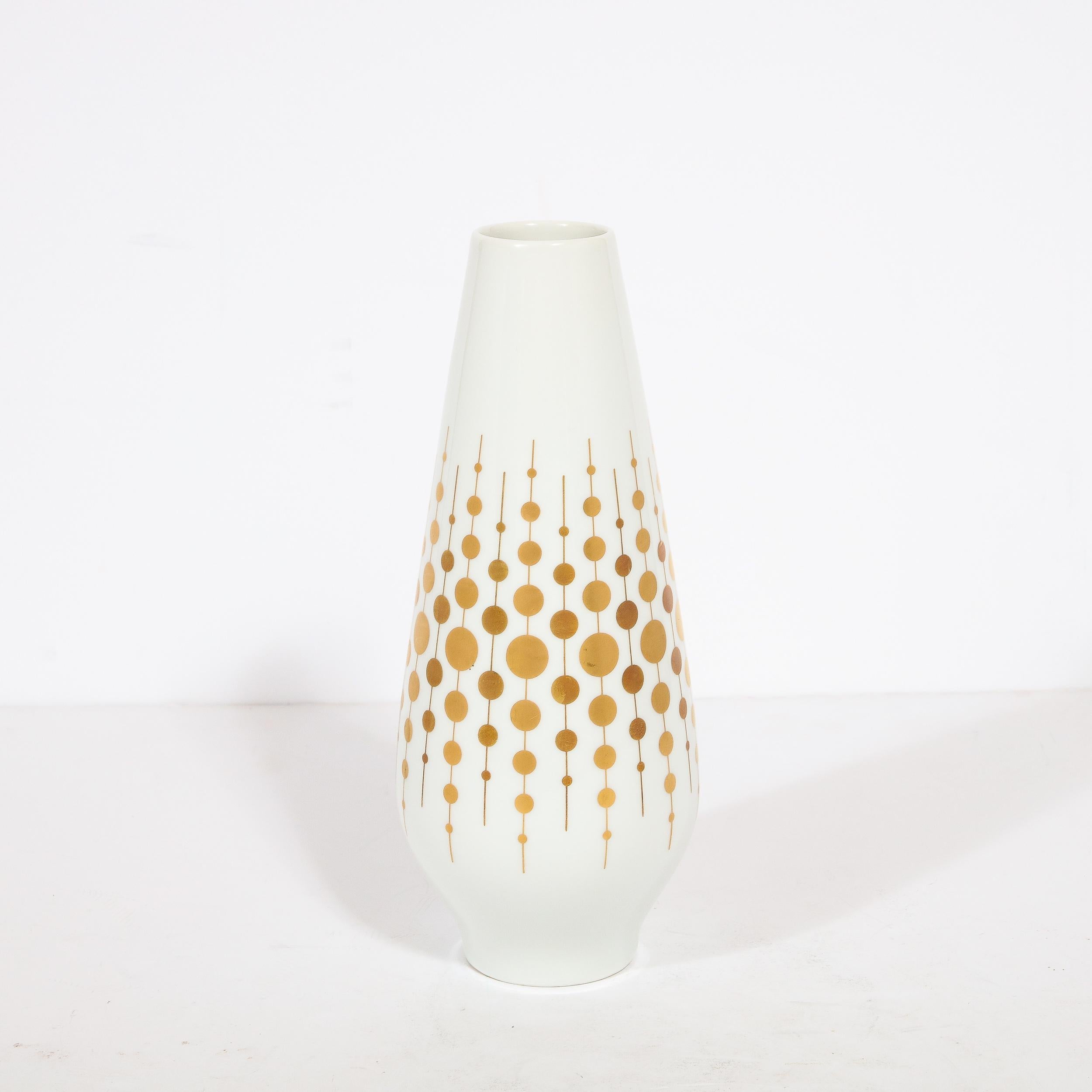 Mid-Century Modern Vase en porcelaine moderne du milieu du siècle dernier avec détails en or jaune 24 carats par Alka Kunst  en vente