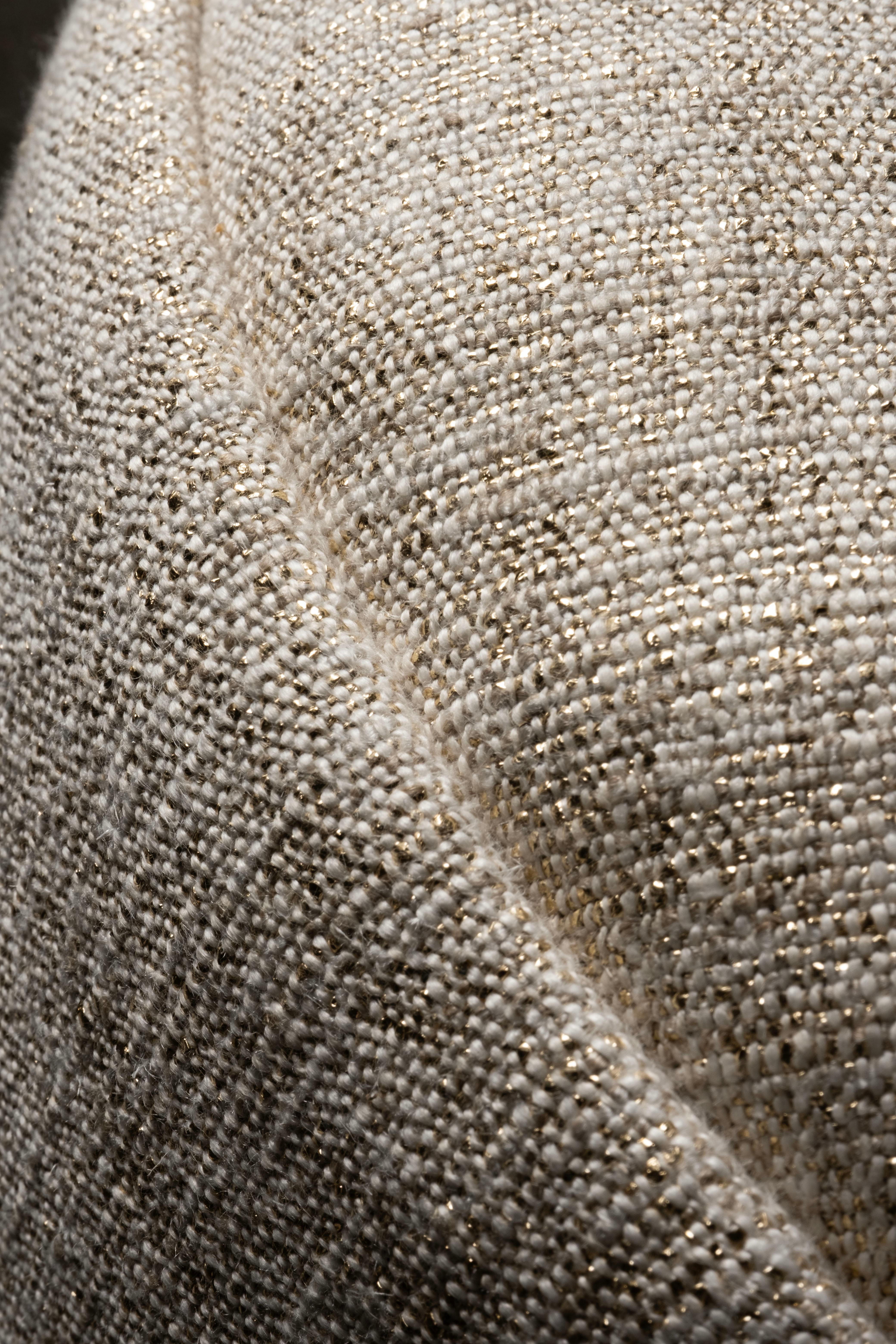 Velours Pouf Porthos du milieu du siècle dernier, tissu Biege, fabriqué à la main par Greenapple en vente