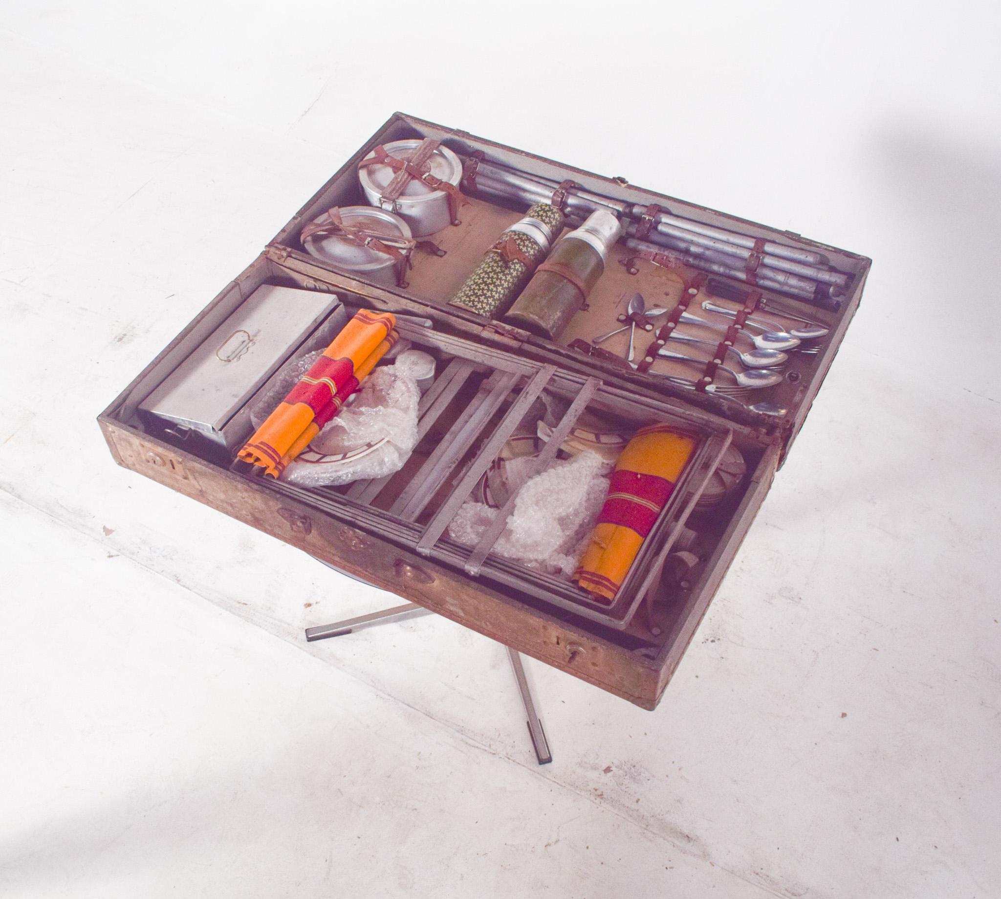 Fer Table/sac à pique-nique Kiss Ply portugais de la modernité du milieu du siècle dernier en vente