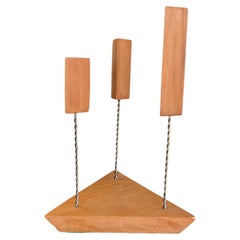 Mid-Century Modern Möglicherweise Teak und Twisted Metal Dreifach-Kerzenständer.